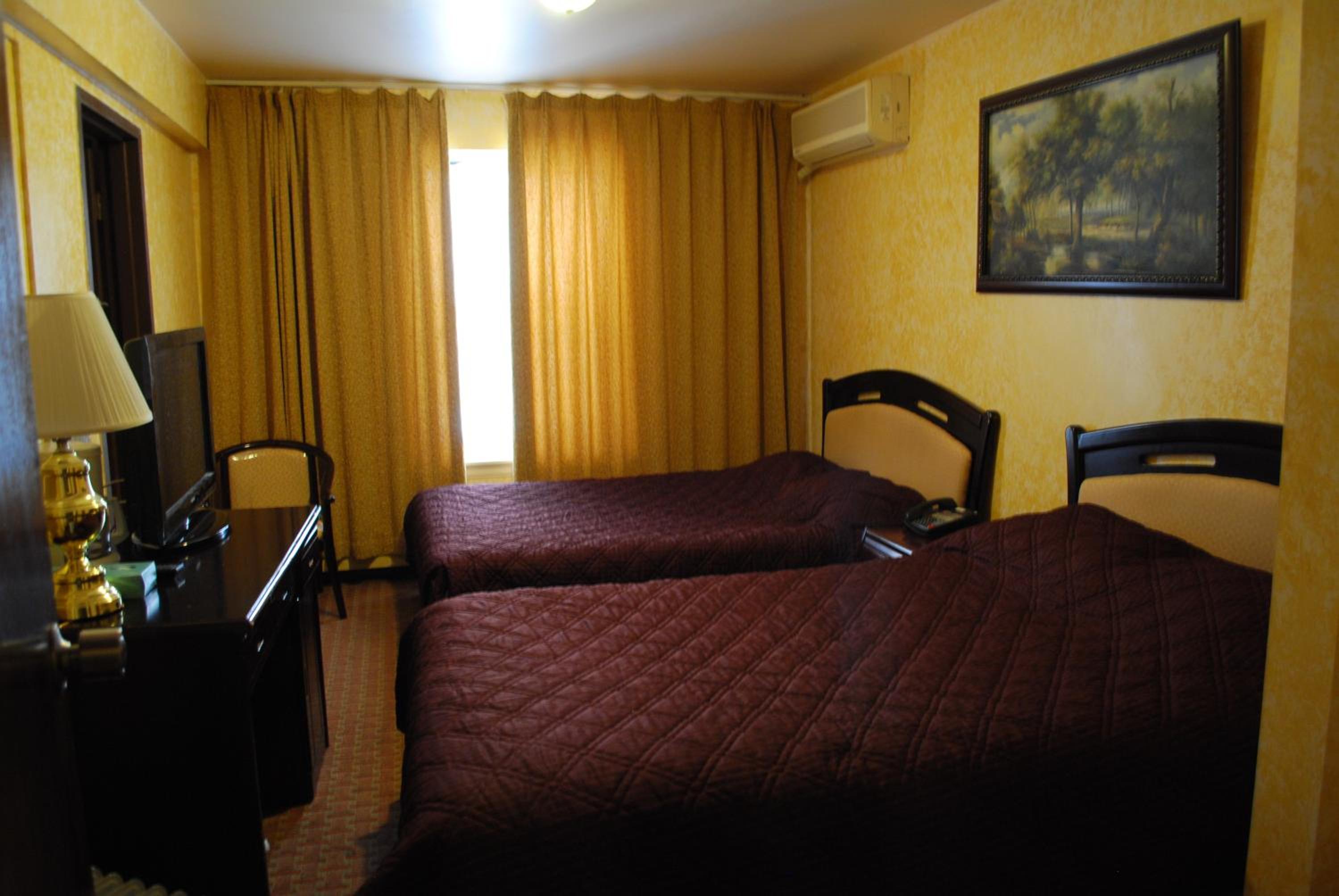 Double Room with Two Double Beds - Photo 1