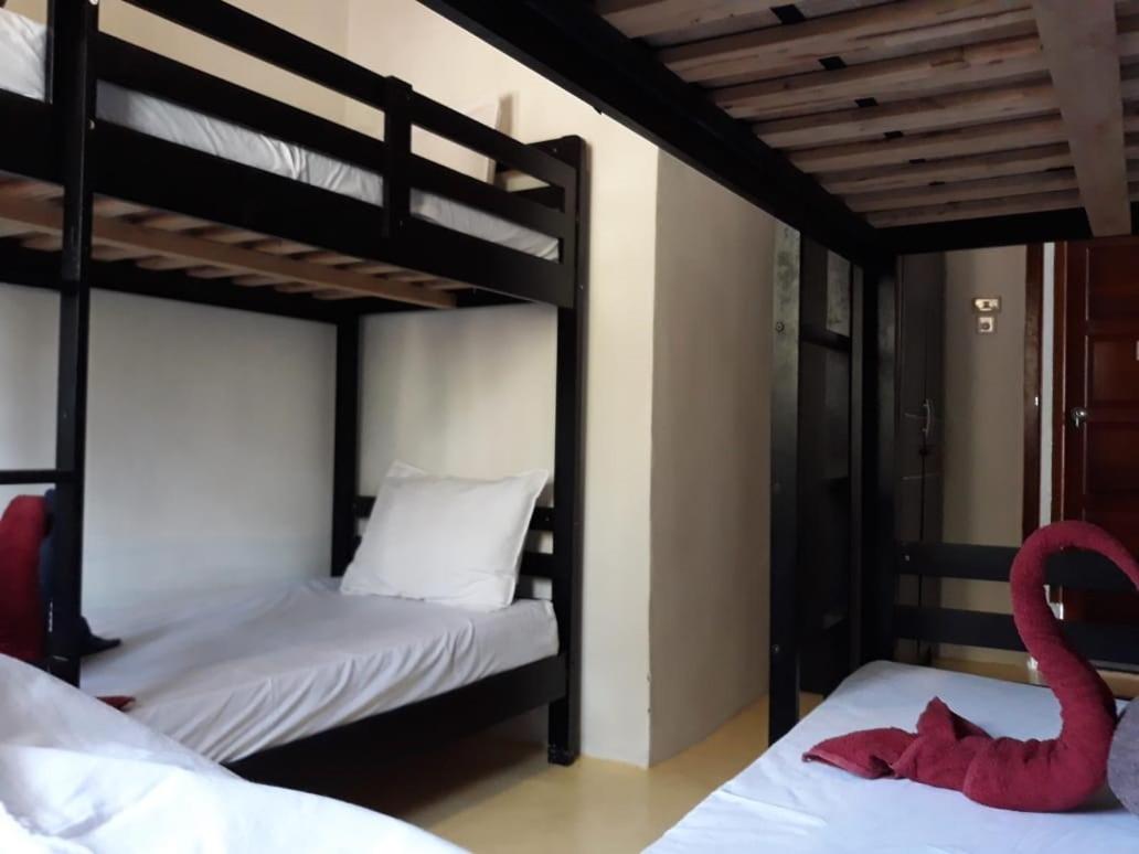 Economy Quadruple Room with Shared Bathroom photo 2