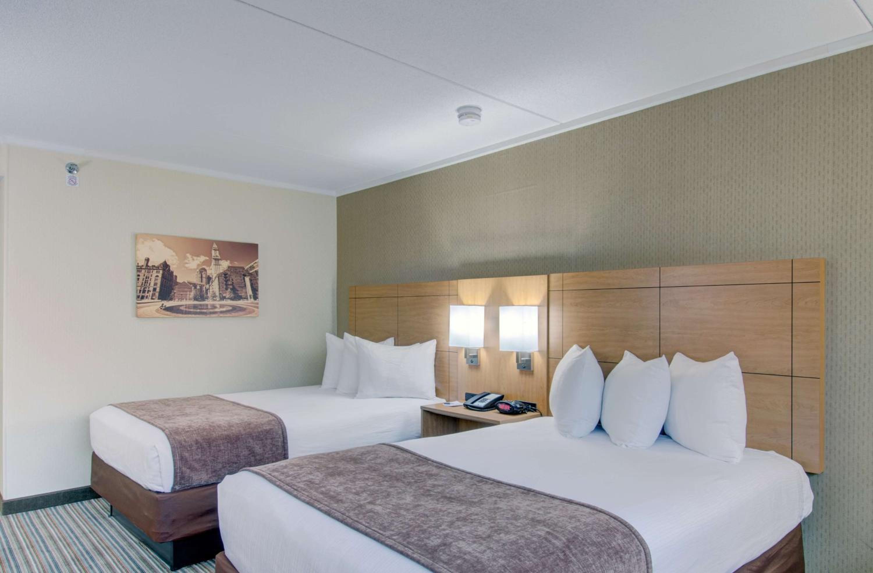 Double Room with Two Double Beds and Partial View - Non-Smoking - Photo 5