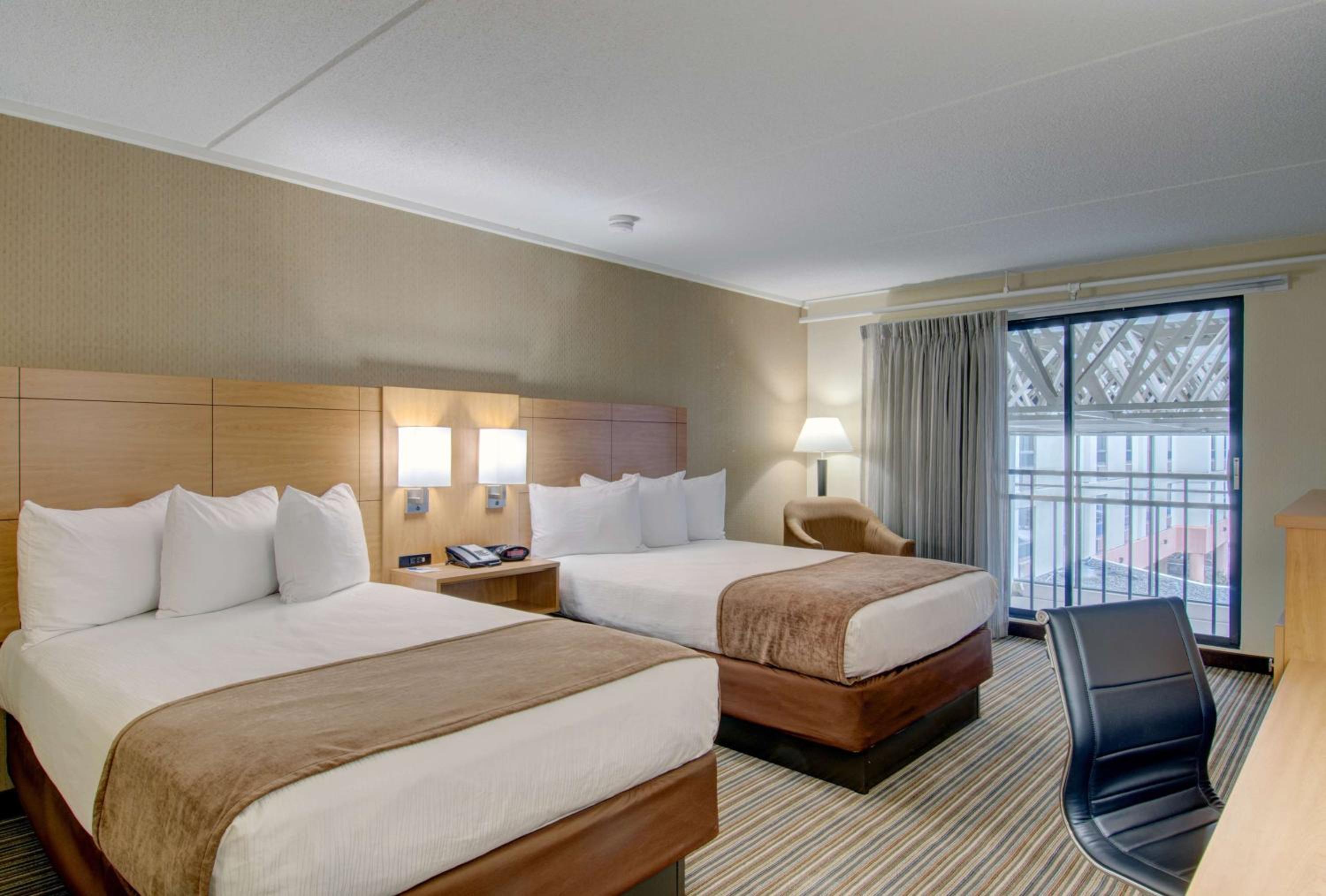 Double Room with Two Double Beds and Garden View - Non-Smoking - Photo 6