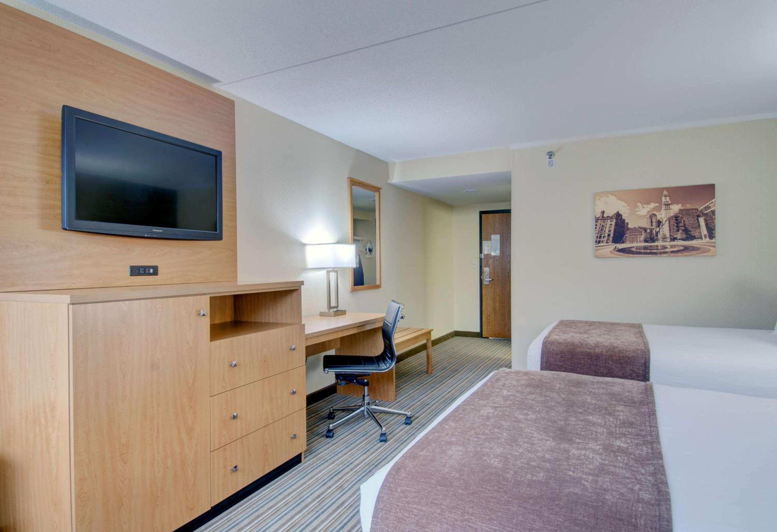 Double Room with Two Double Beds and Partial View - Non-Smoking - Photo 6