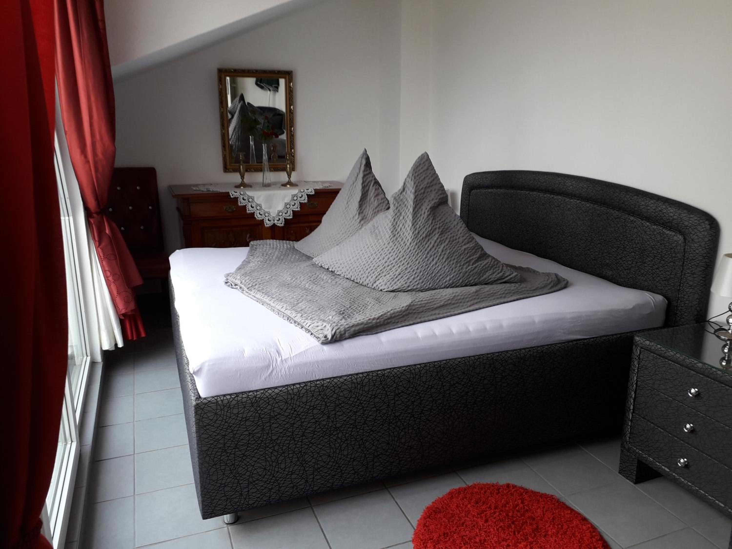 One-Bedroom Apartment with Balcony - 1 - Photo 8