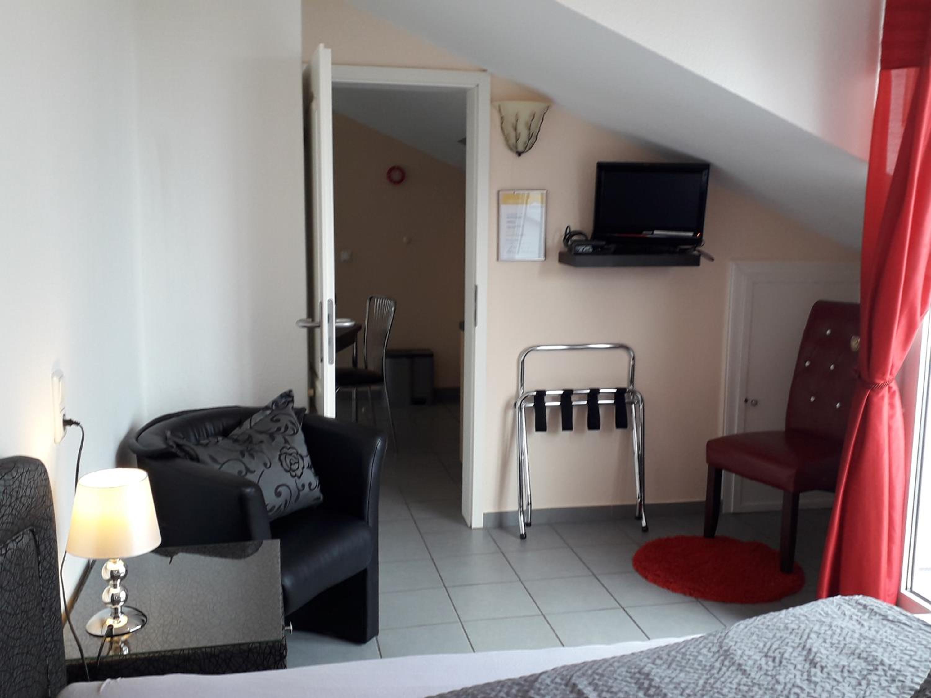 One-Bedroom Apartment with Balcony - 1 - Photo 14