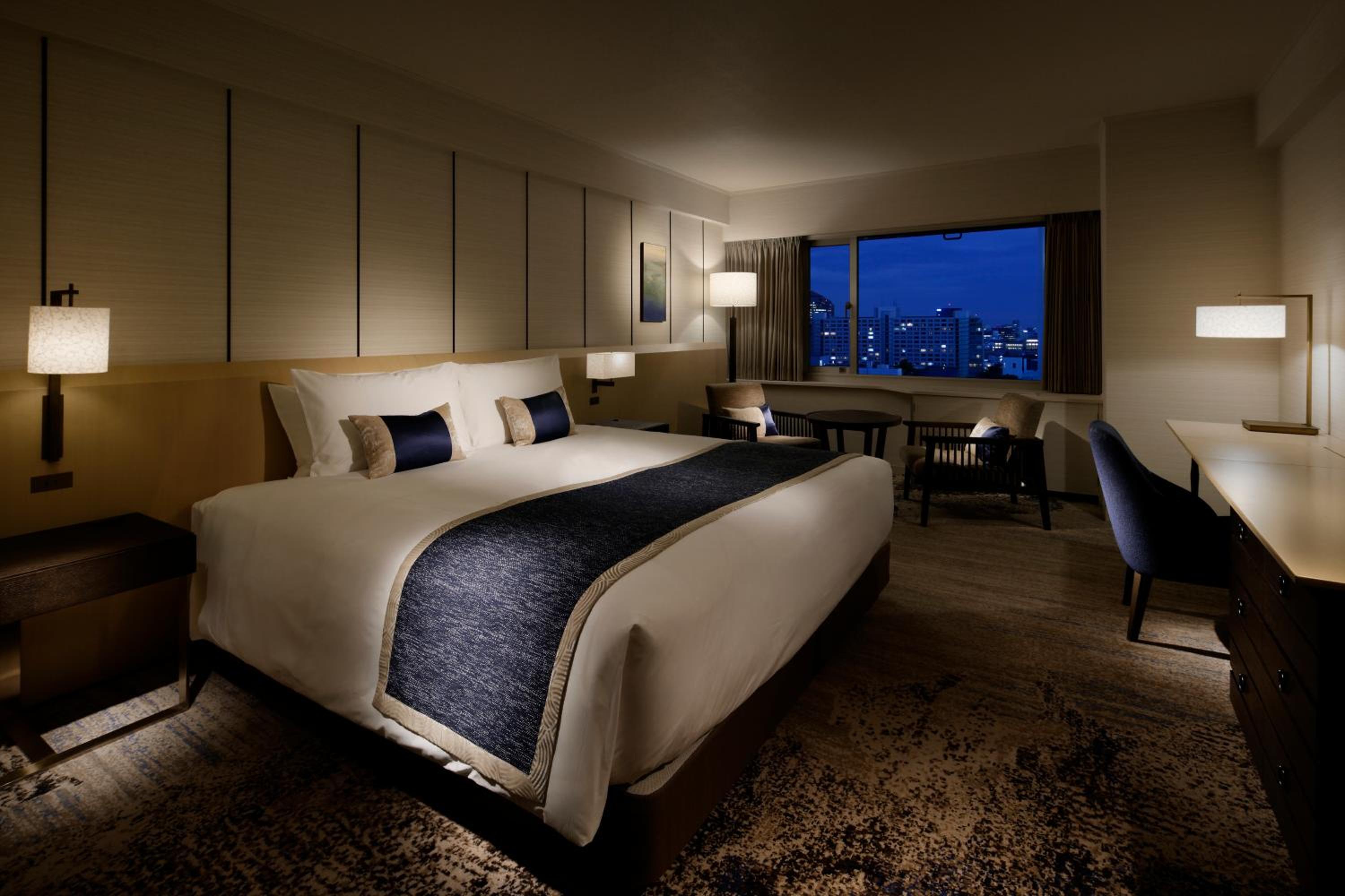 Deluxe King Room High Floor Non-Smoking - Garden View Deluxe King Room High Floor Non-Smoking - Garden View