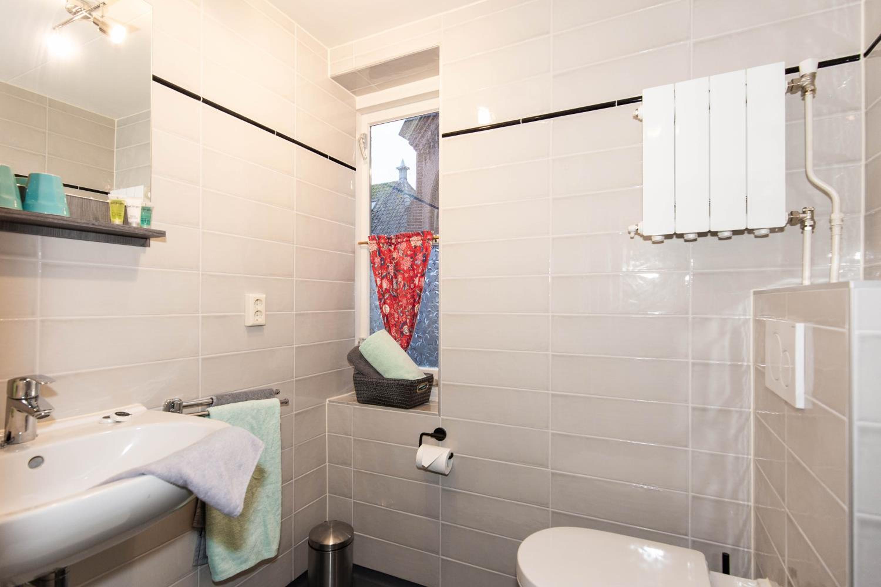 Deluxe Double Room with Shower photo 3