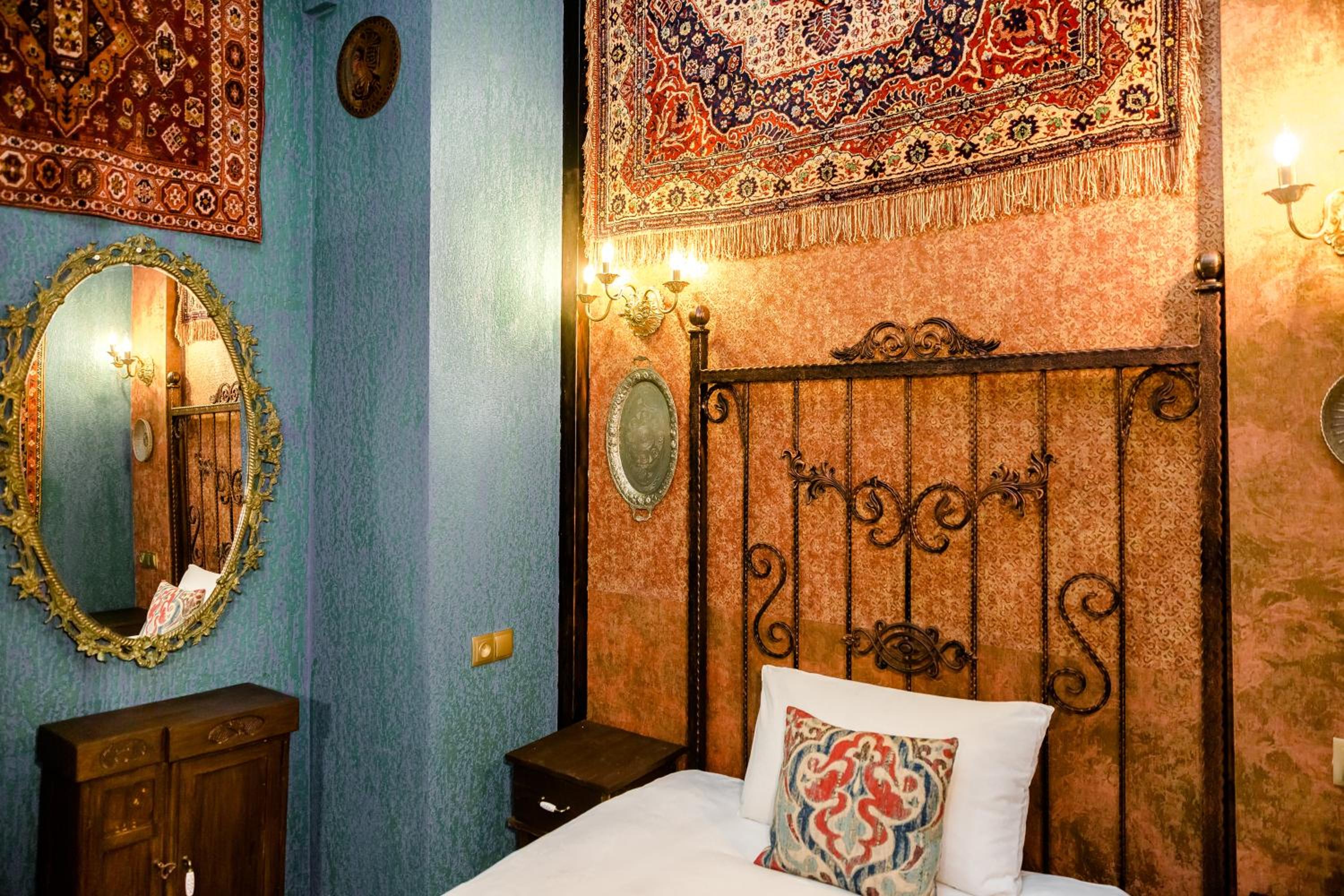 Deluxe Double Room (2 Adults + 1 Child) photo 1