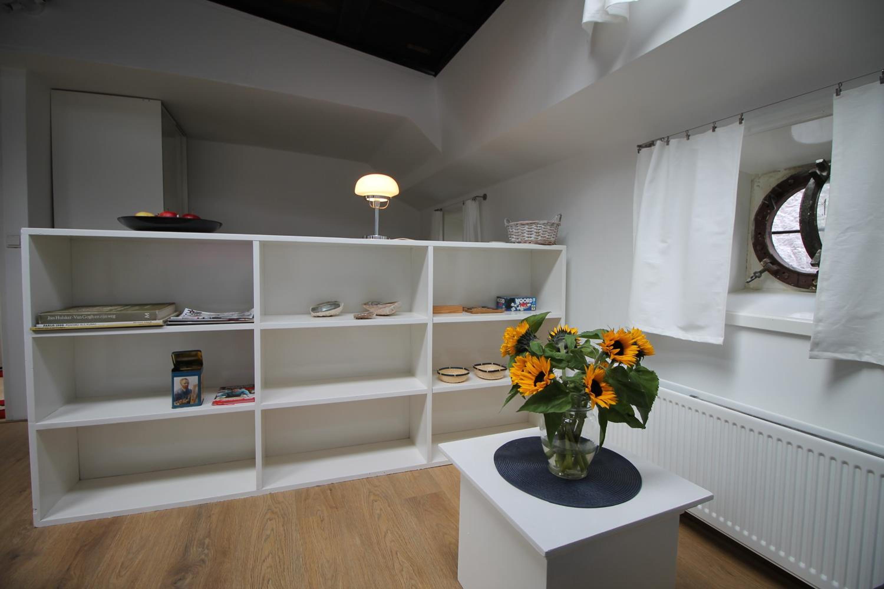 One-Bedroom Apartment photo 3