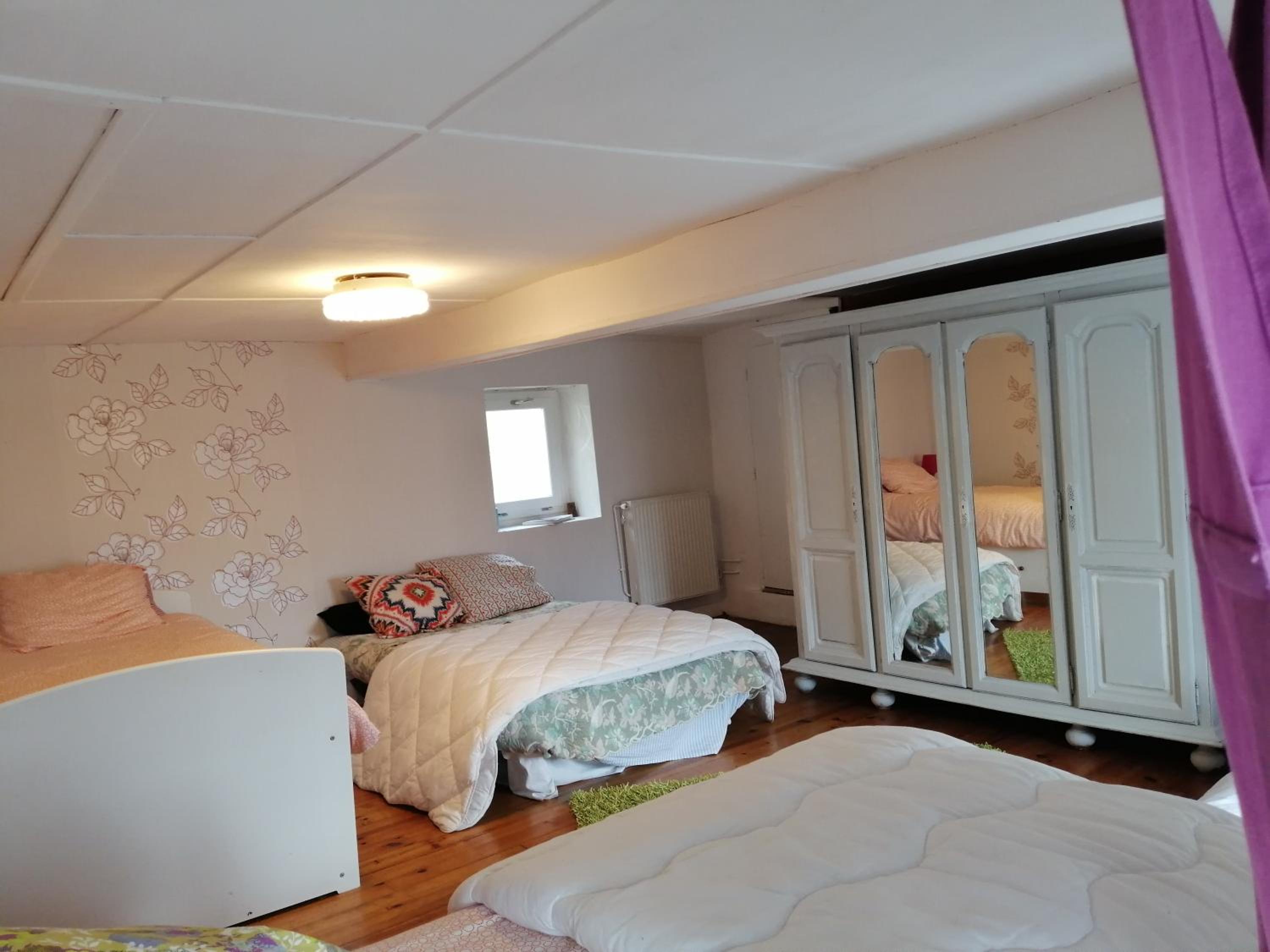 Quadruple Room with Shared Bathroom photo 2