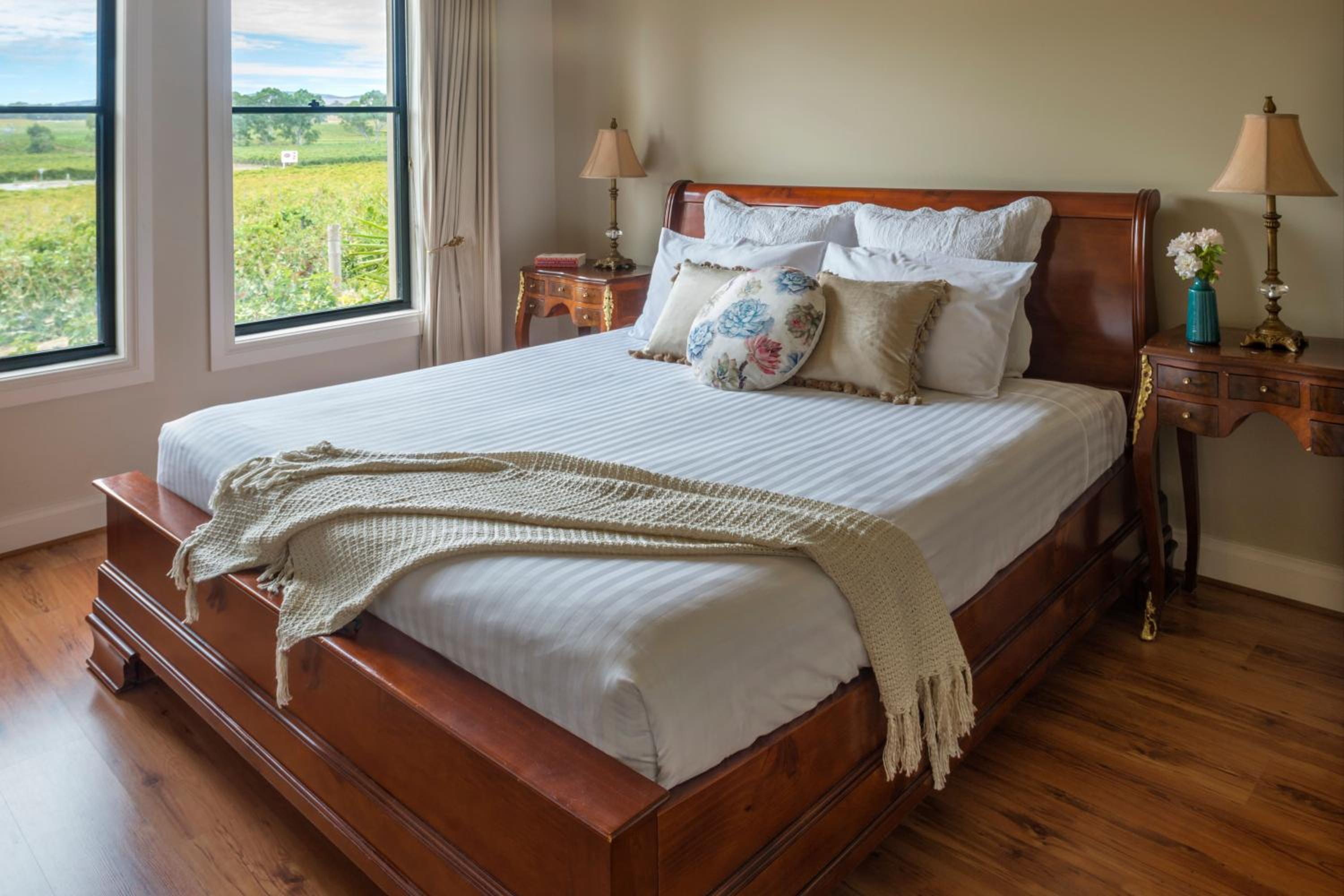 Deluxe One-Bedroom Cottage