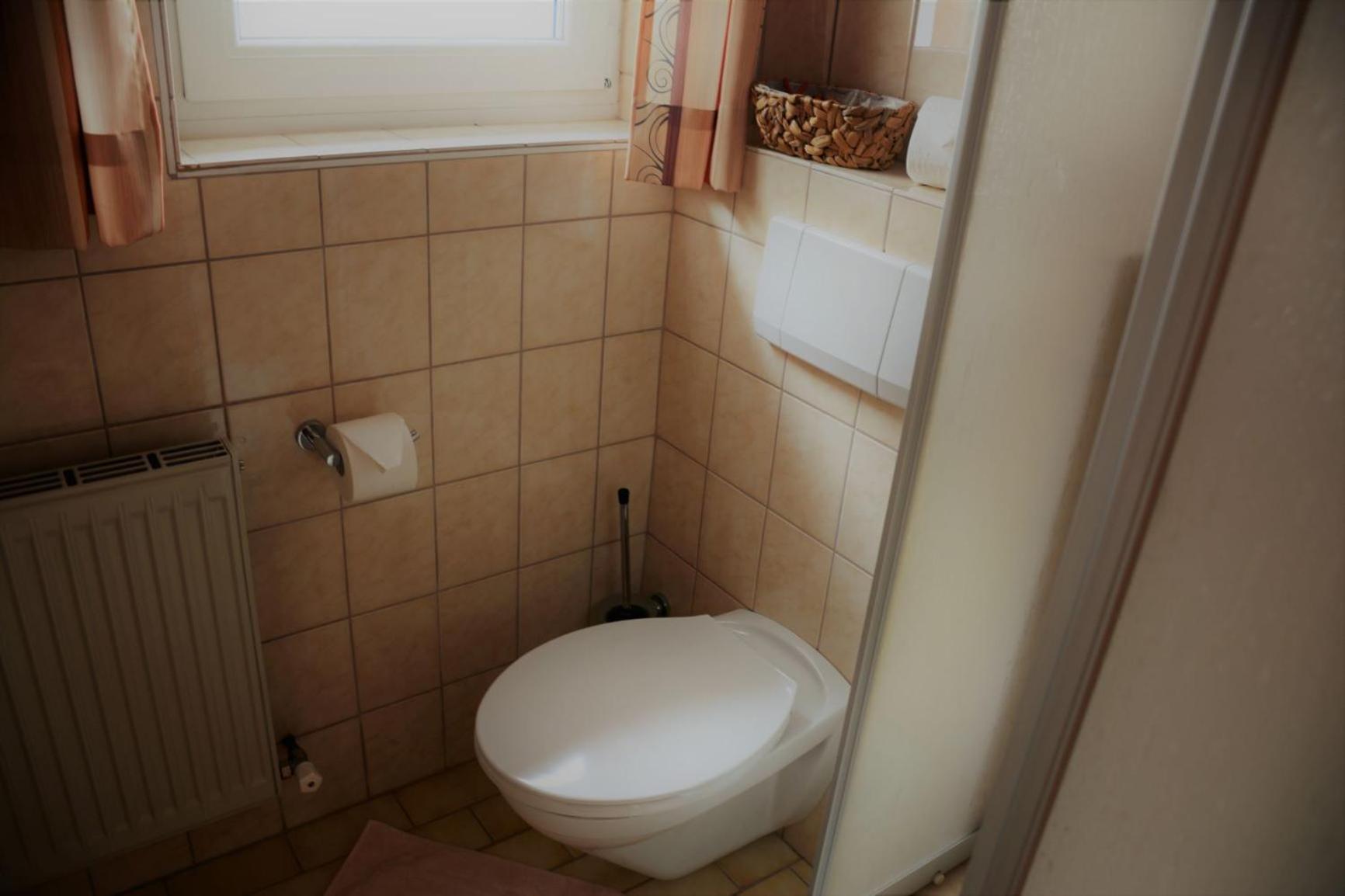 Single Room with Shared Shower and Toilet photo 3
