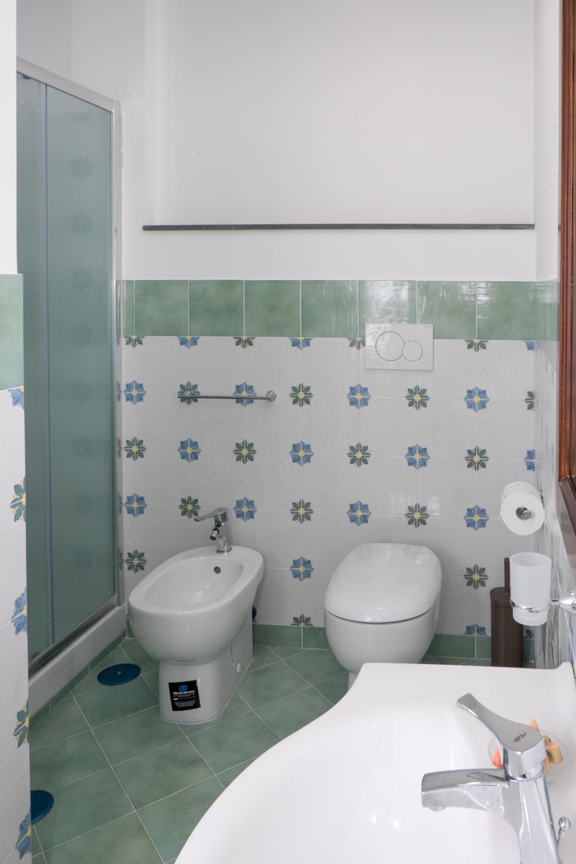 Family Room with Private Bathroom photo 3
