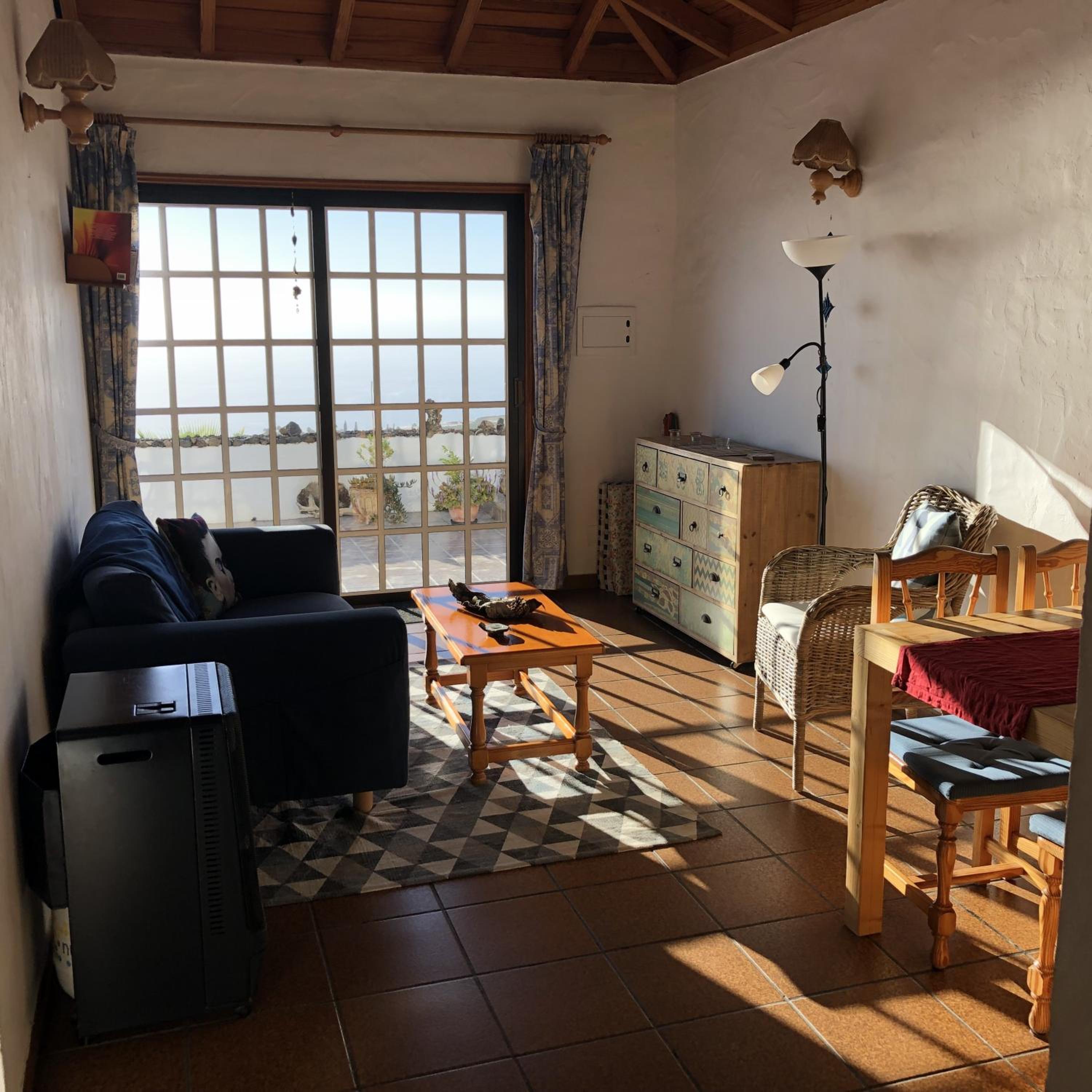 Apartamento de dos habitaciones con terraza y vista al mar