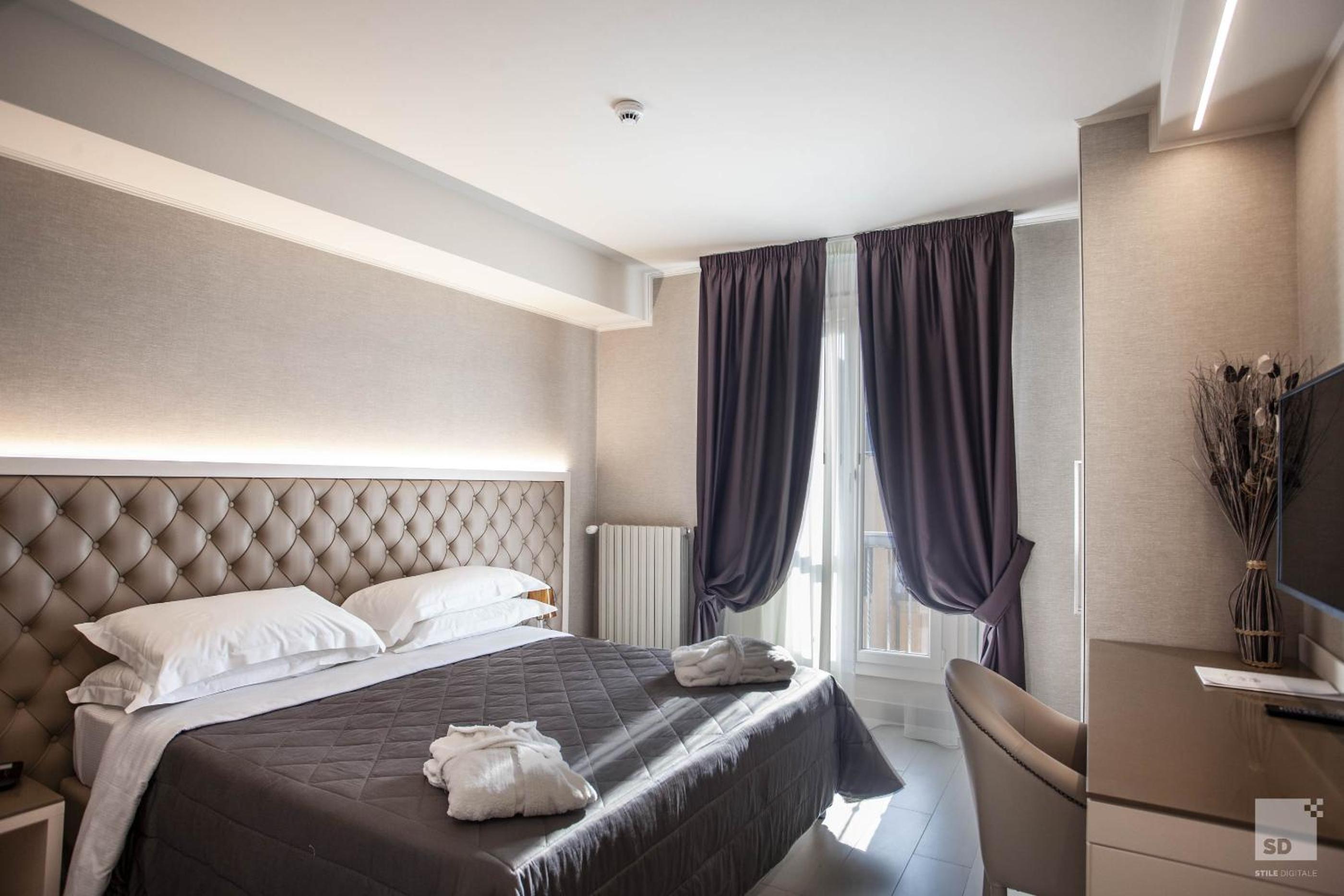 Deluxe Double or Twin Room - Photo 2