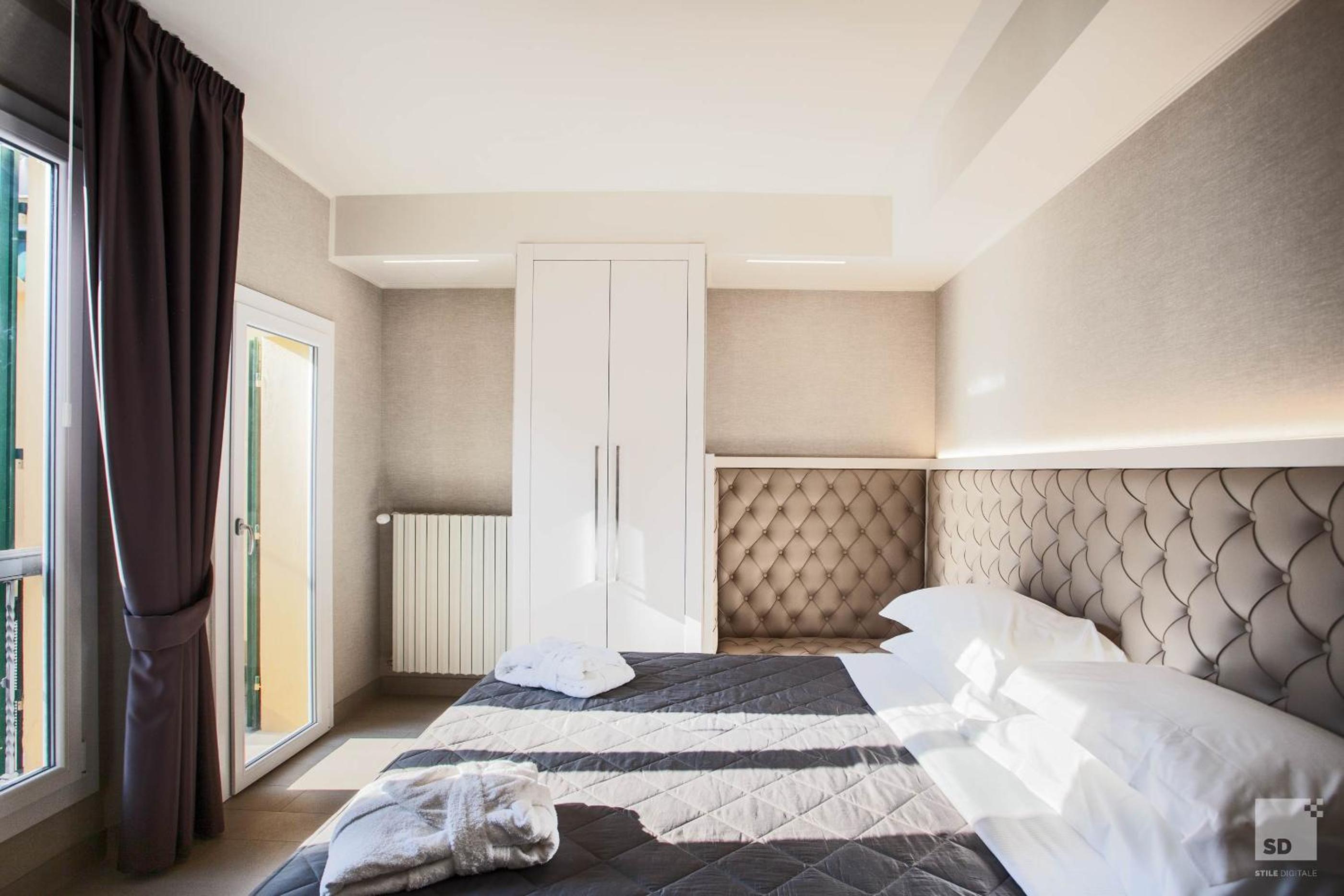 Deluxe Double or Twin Room - Photo 5