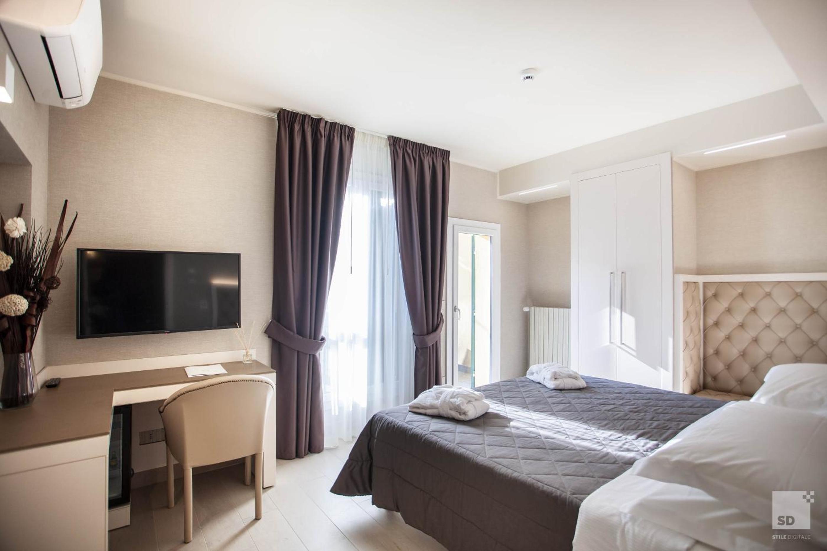 Deluxe Double or Twin Room - Photo 3
