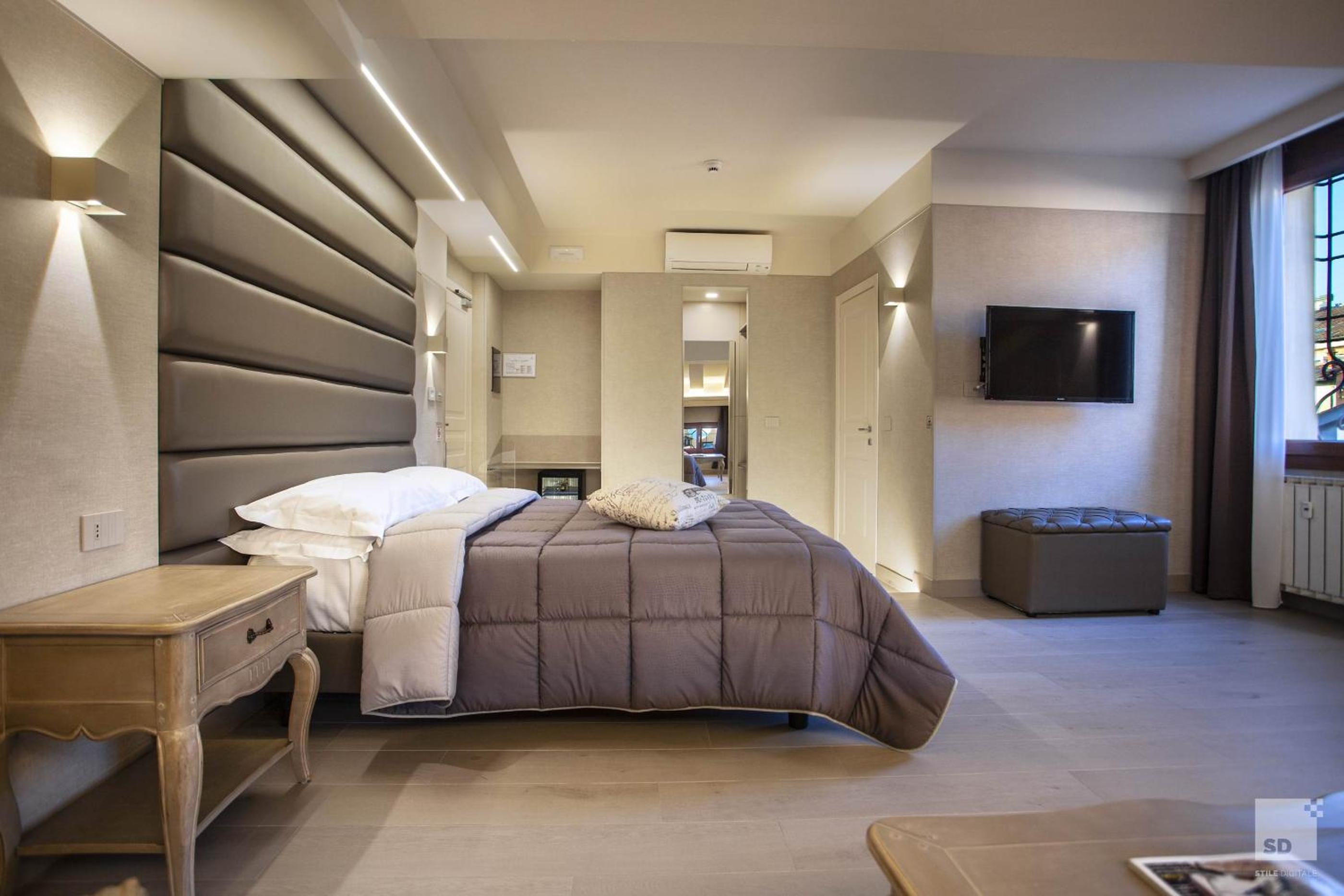 Deluxe Double or Twin Room - Photo 16