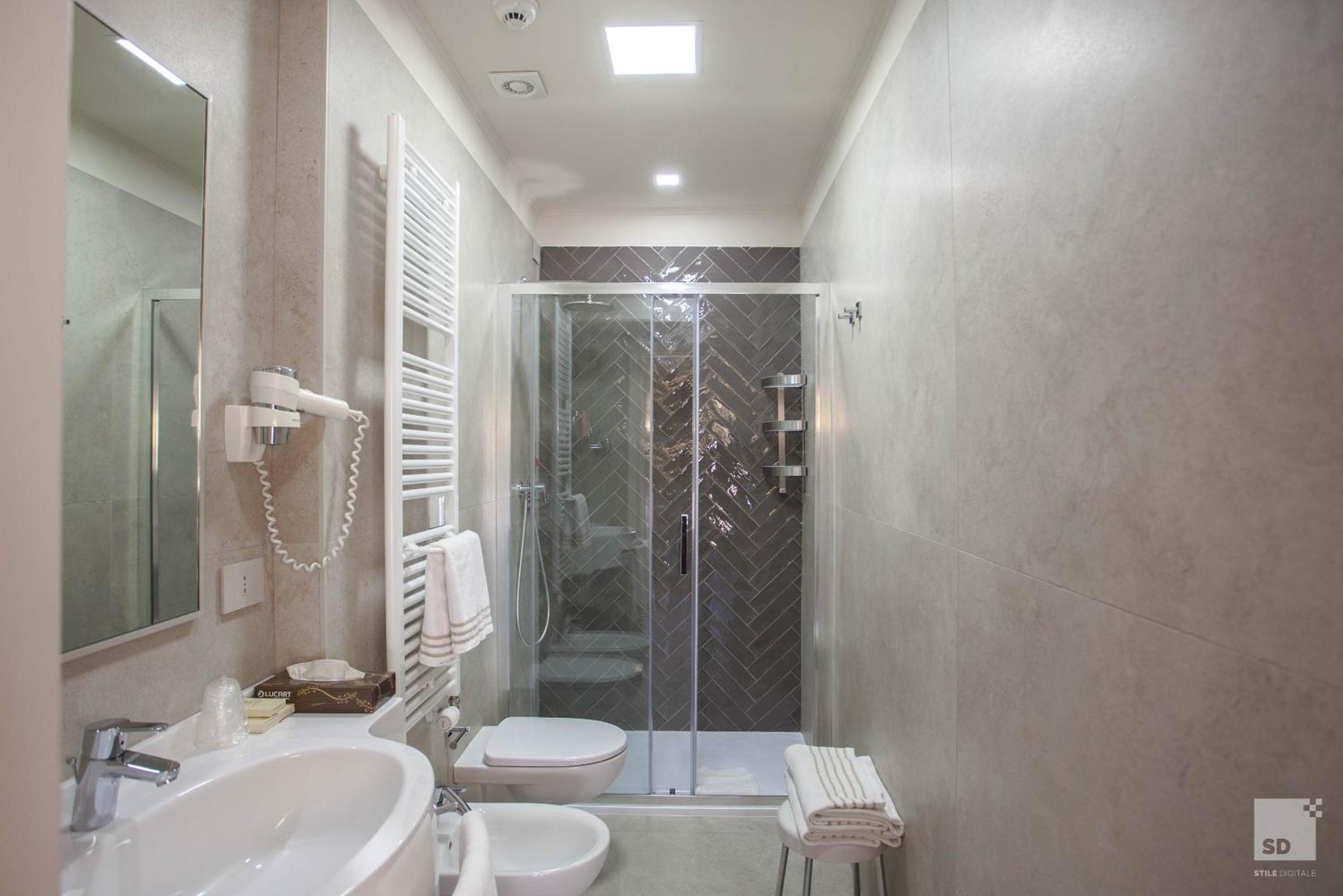 Deluxe Double or Twin Room - Photo 8