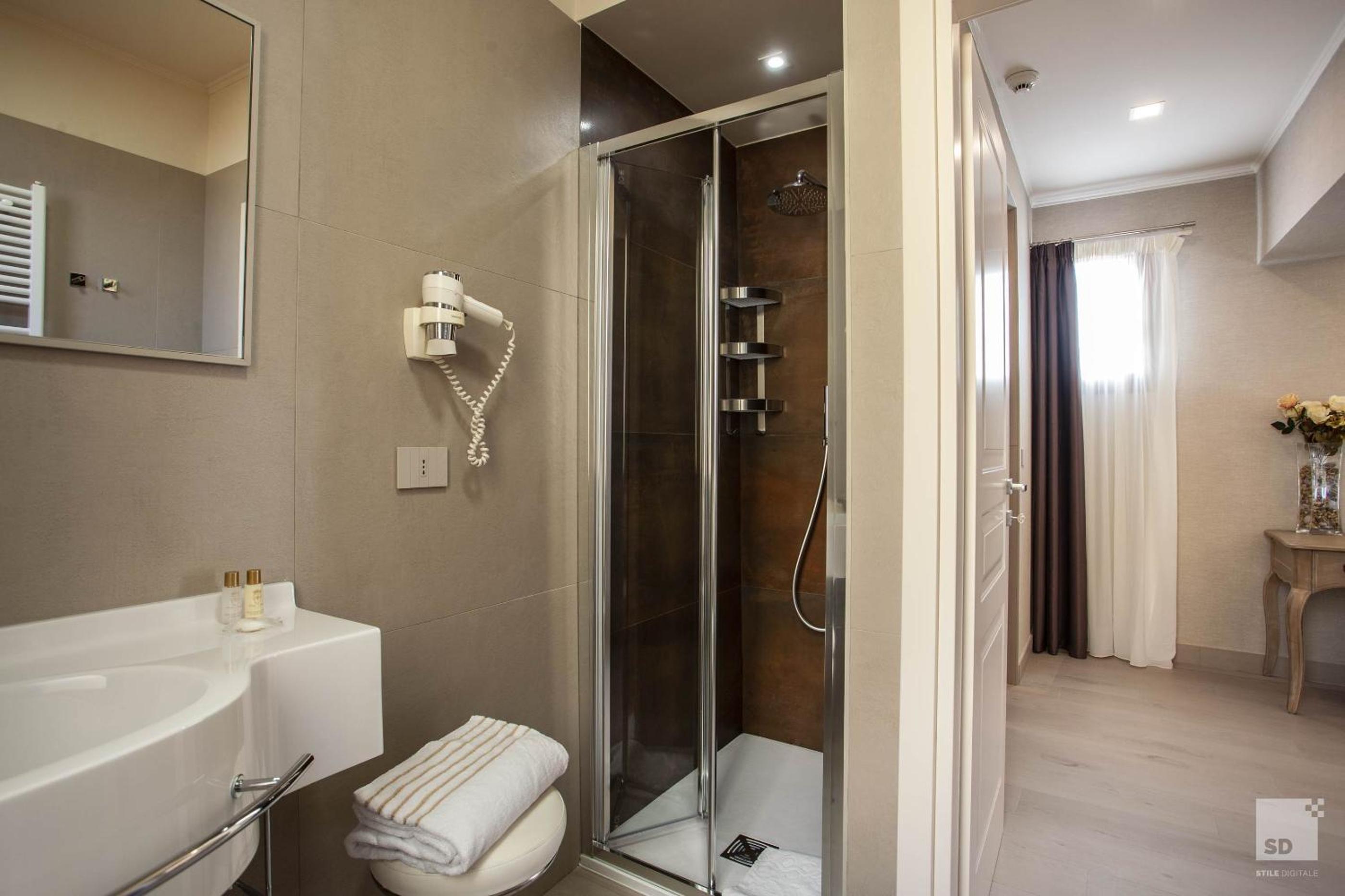 Deluxe Double or Twin Room - Photo 4