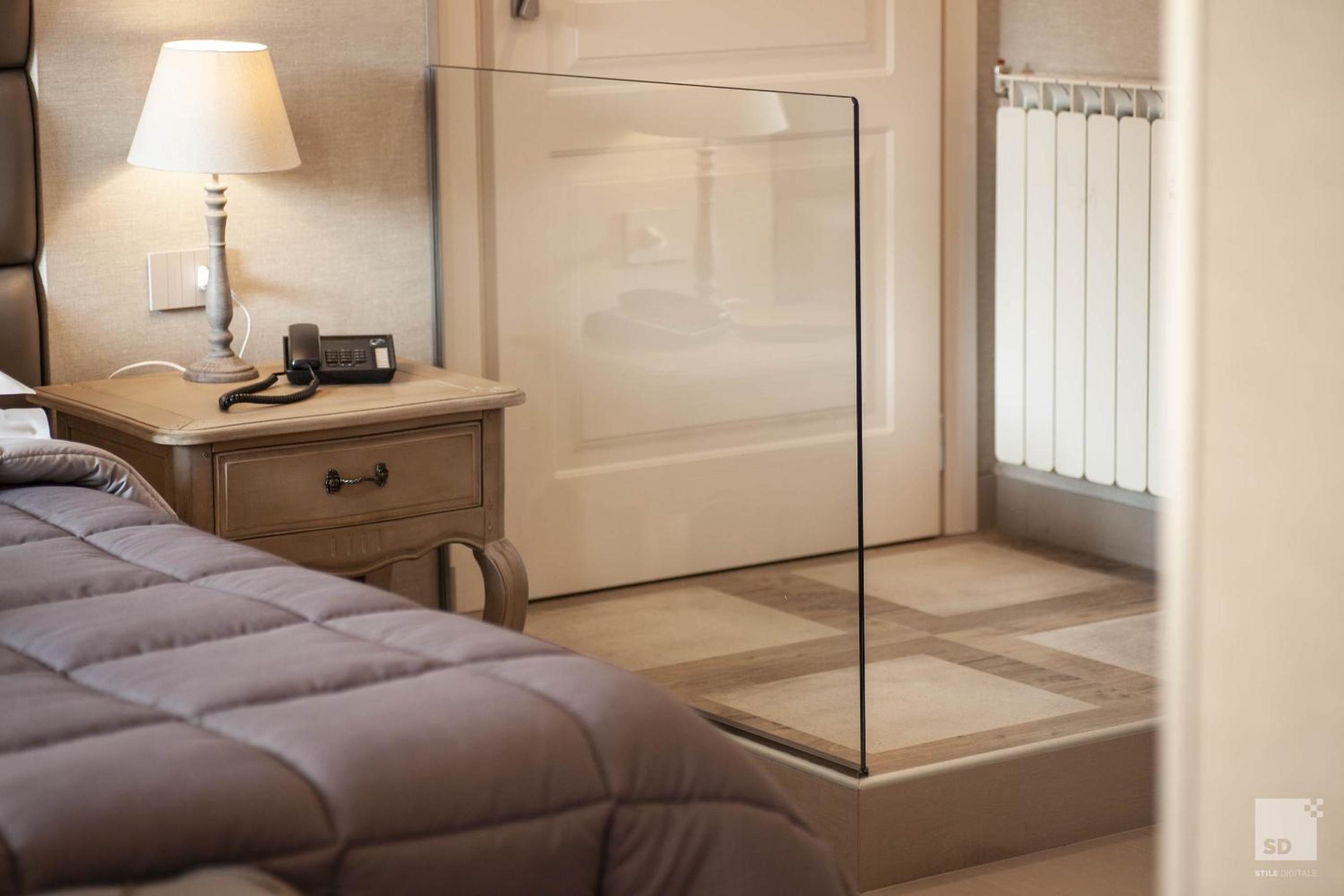 Deluxe Double or Twin Room - Photo 12