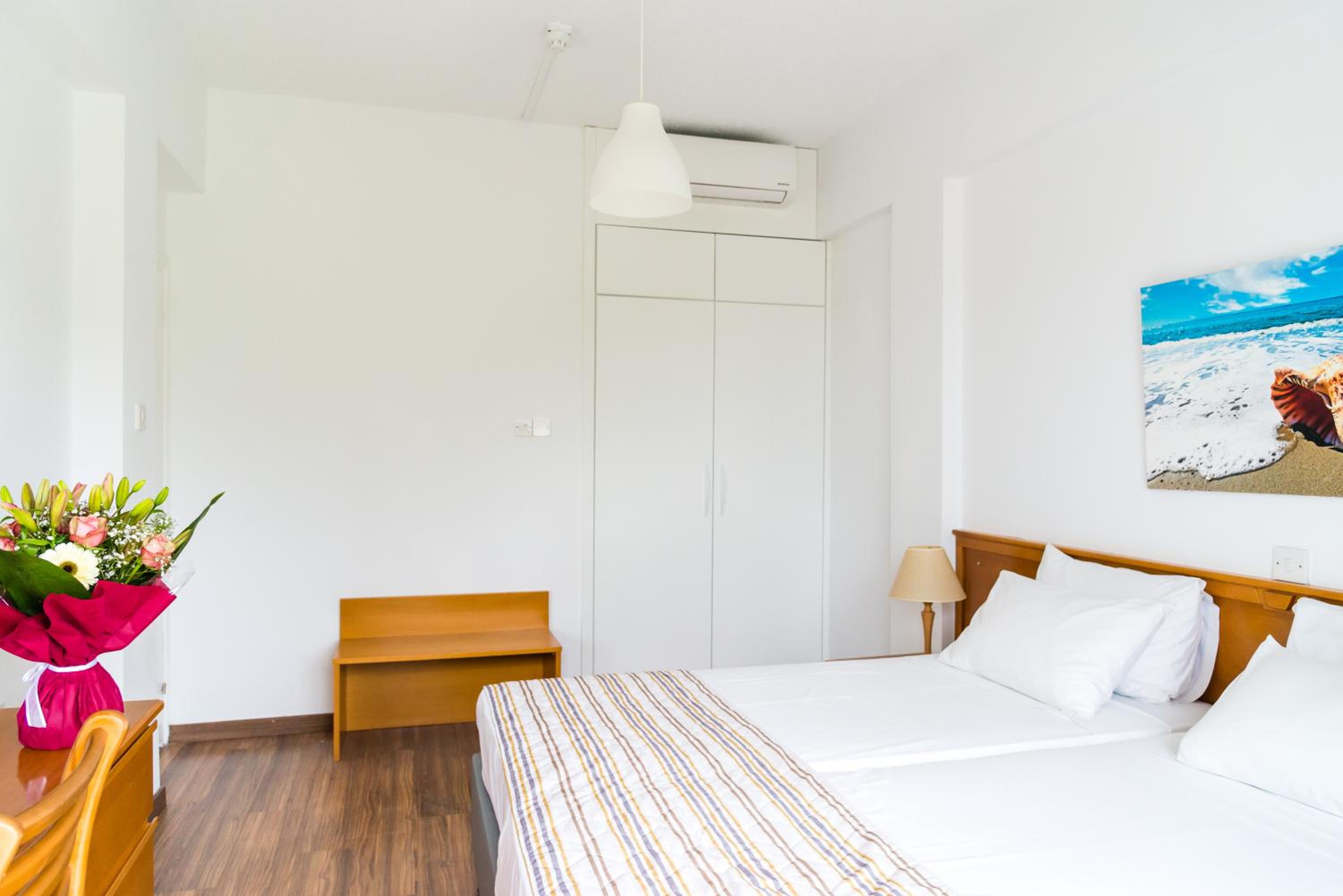 One-Bedroom Apartment with Side Sea View