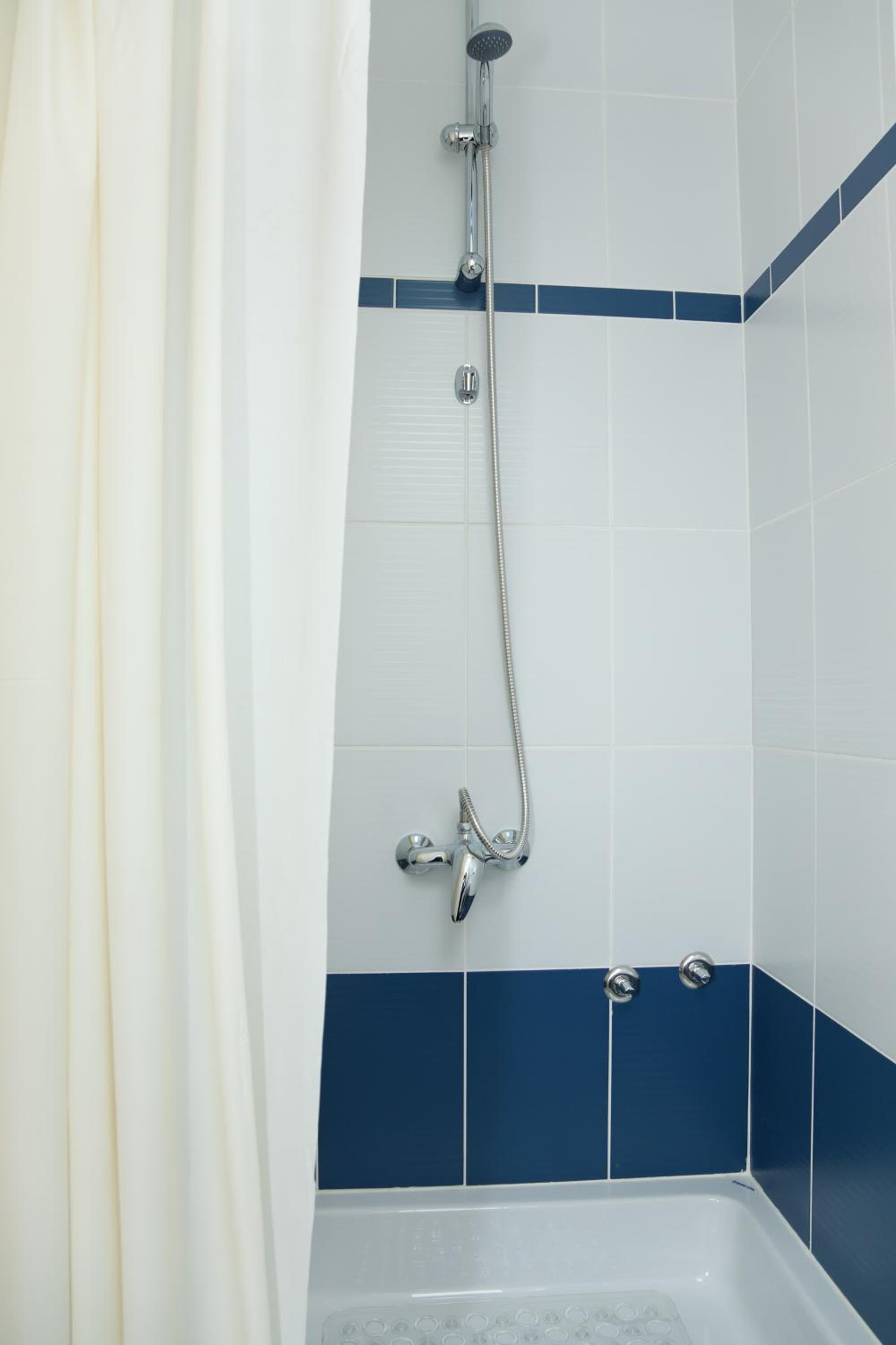 Double Room with Balcony - Photo 7