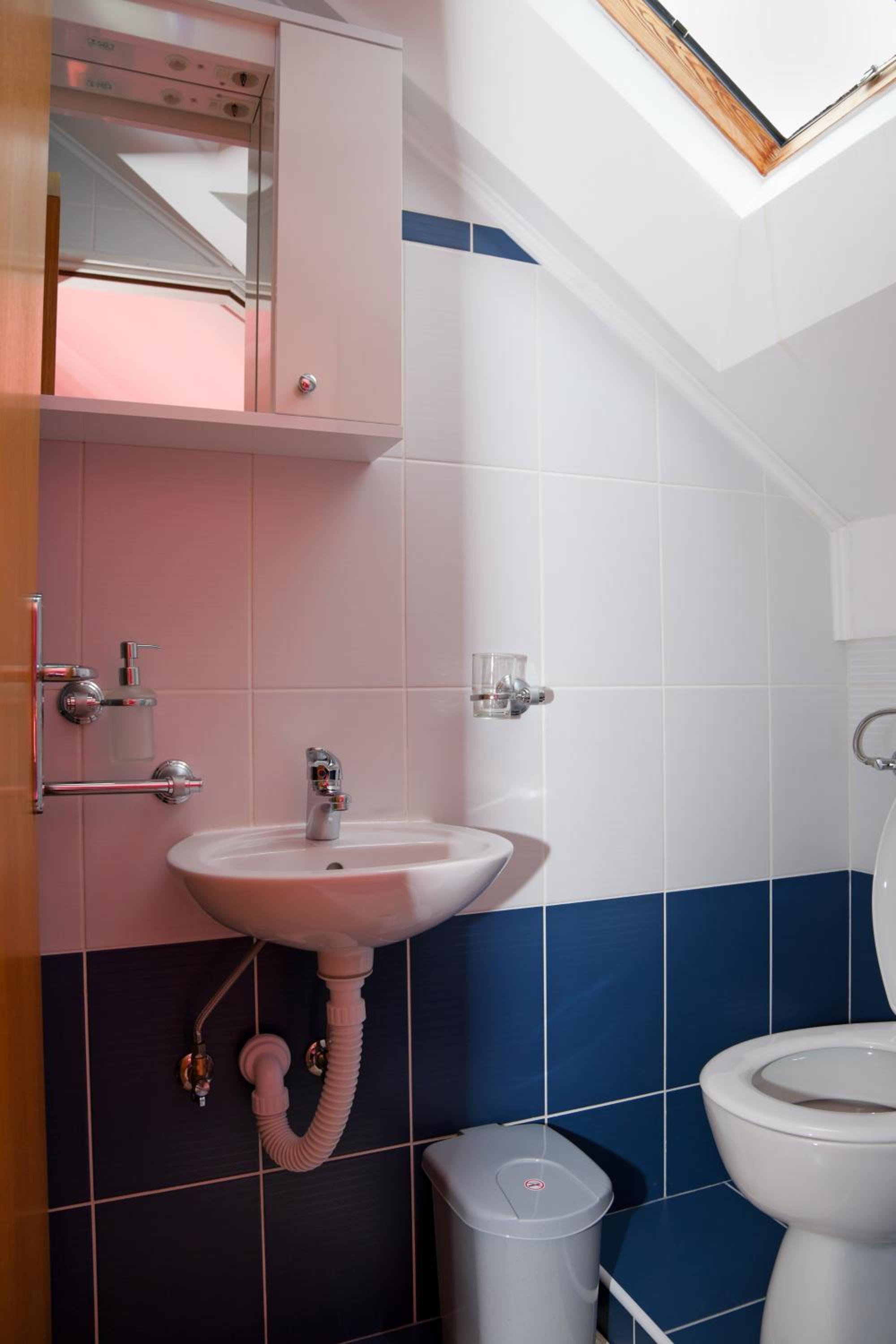 Double Room with Balcony - Photo 2