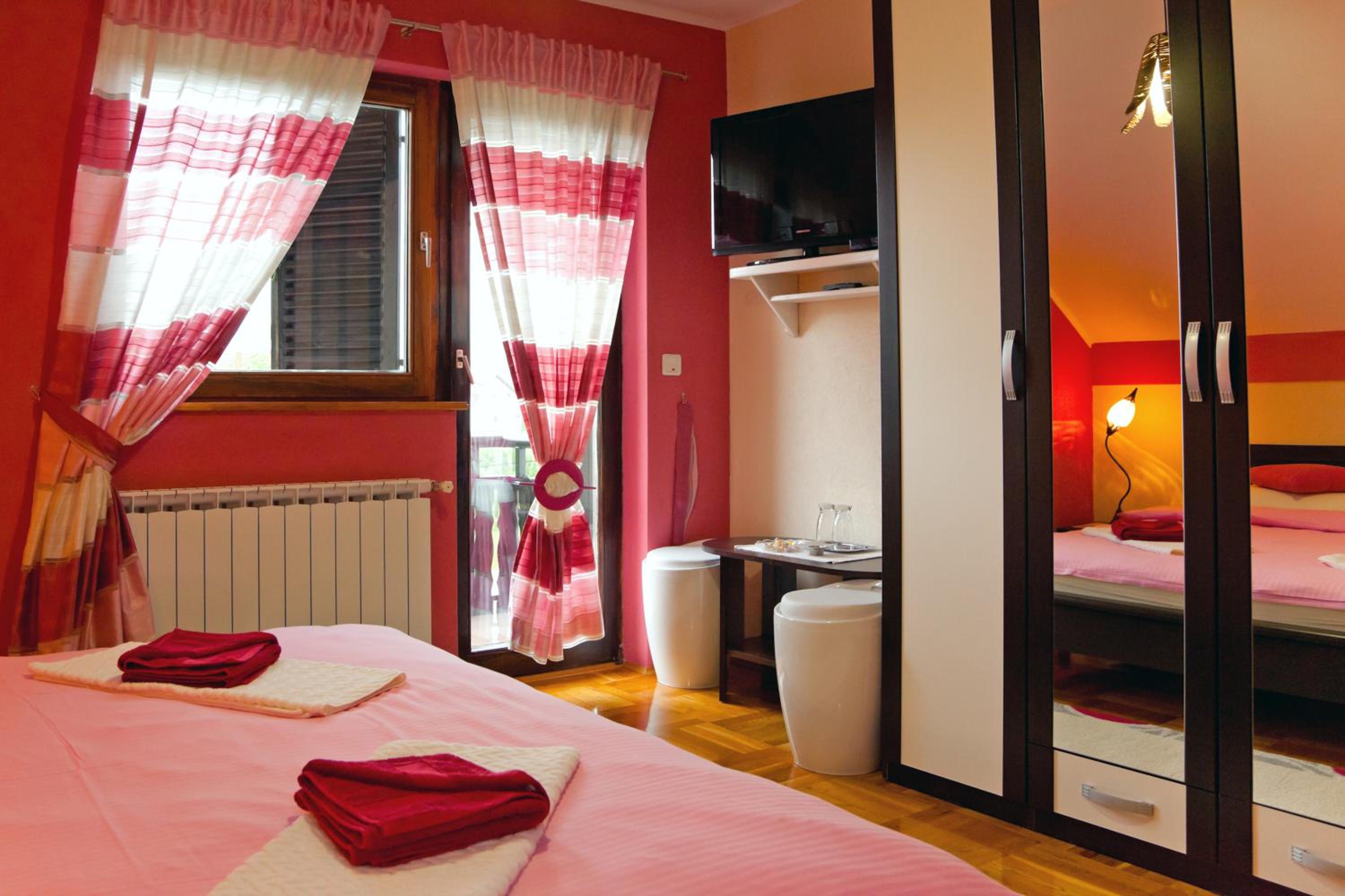 Double Room with Balcony - Photo 1