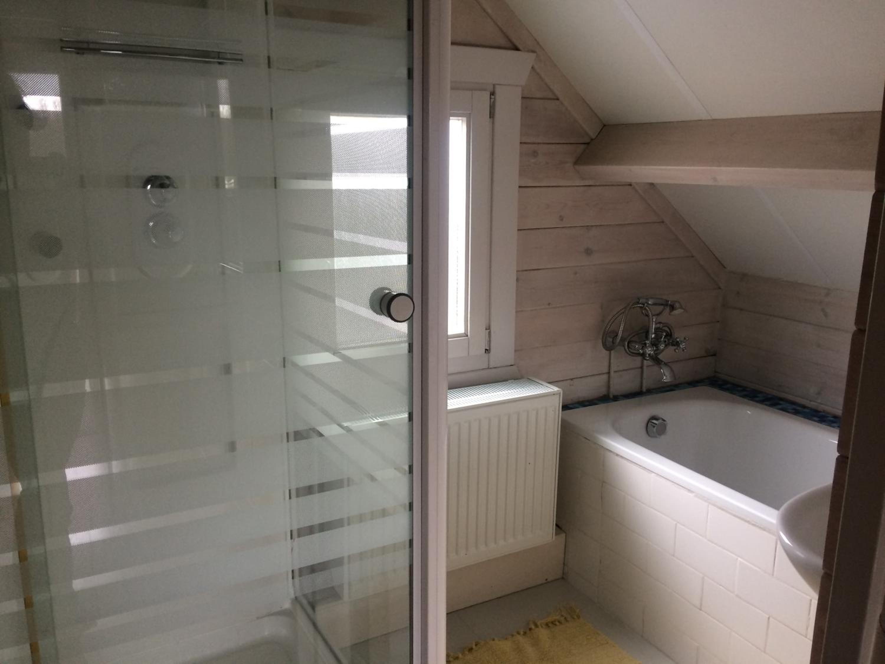 Three-Bedroom Cottage - Photo 3