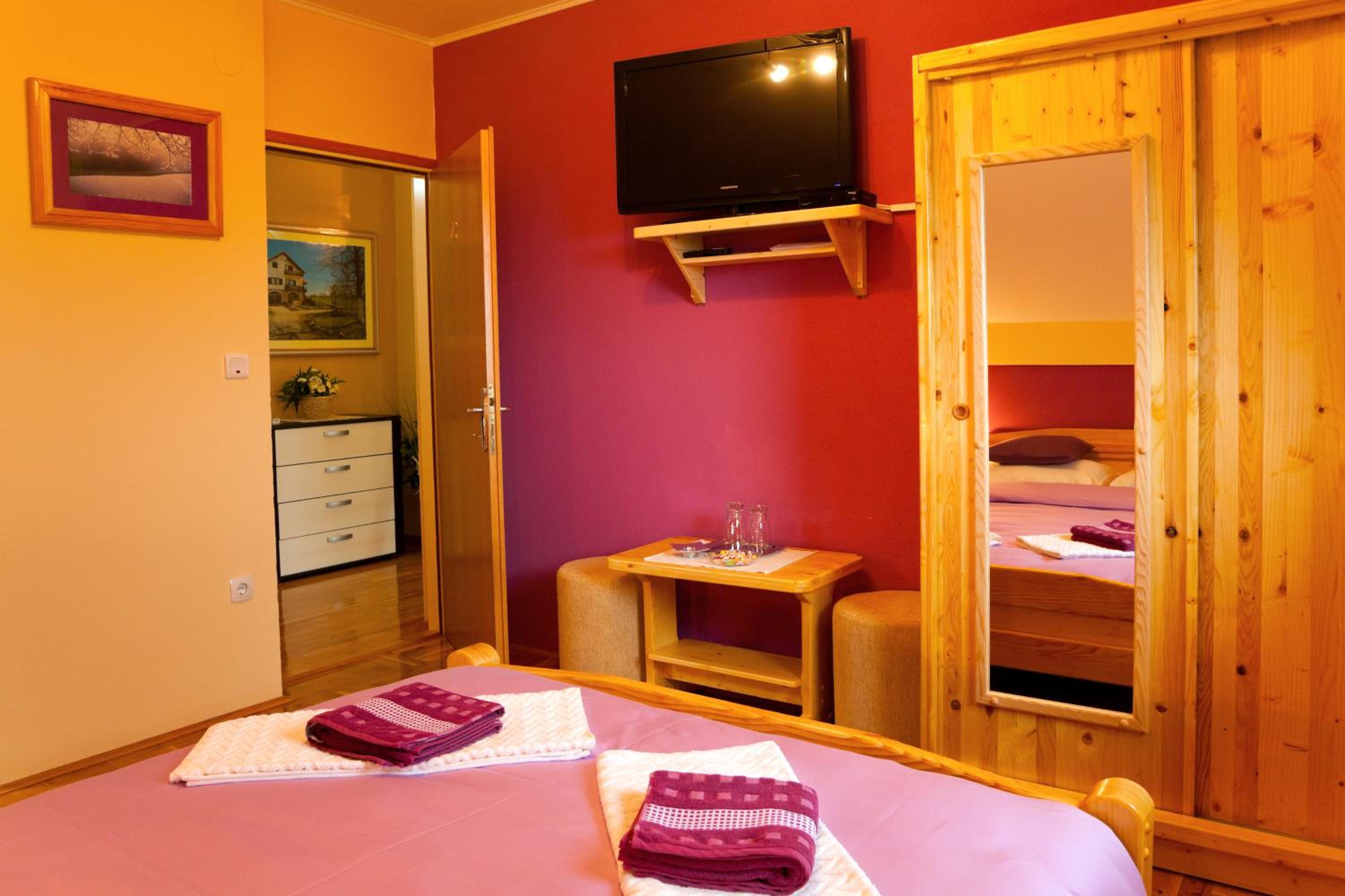 Double Room - Photo 2