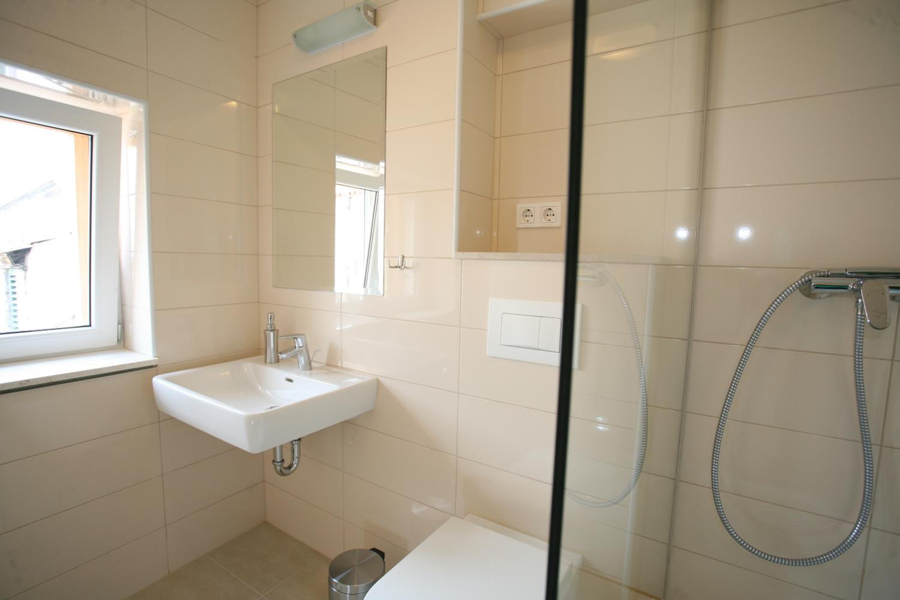 Double Room - Photo 6