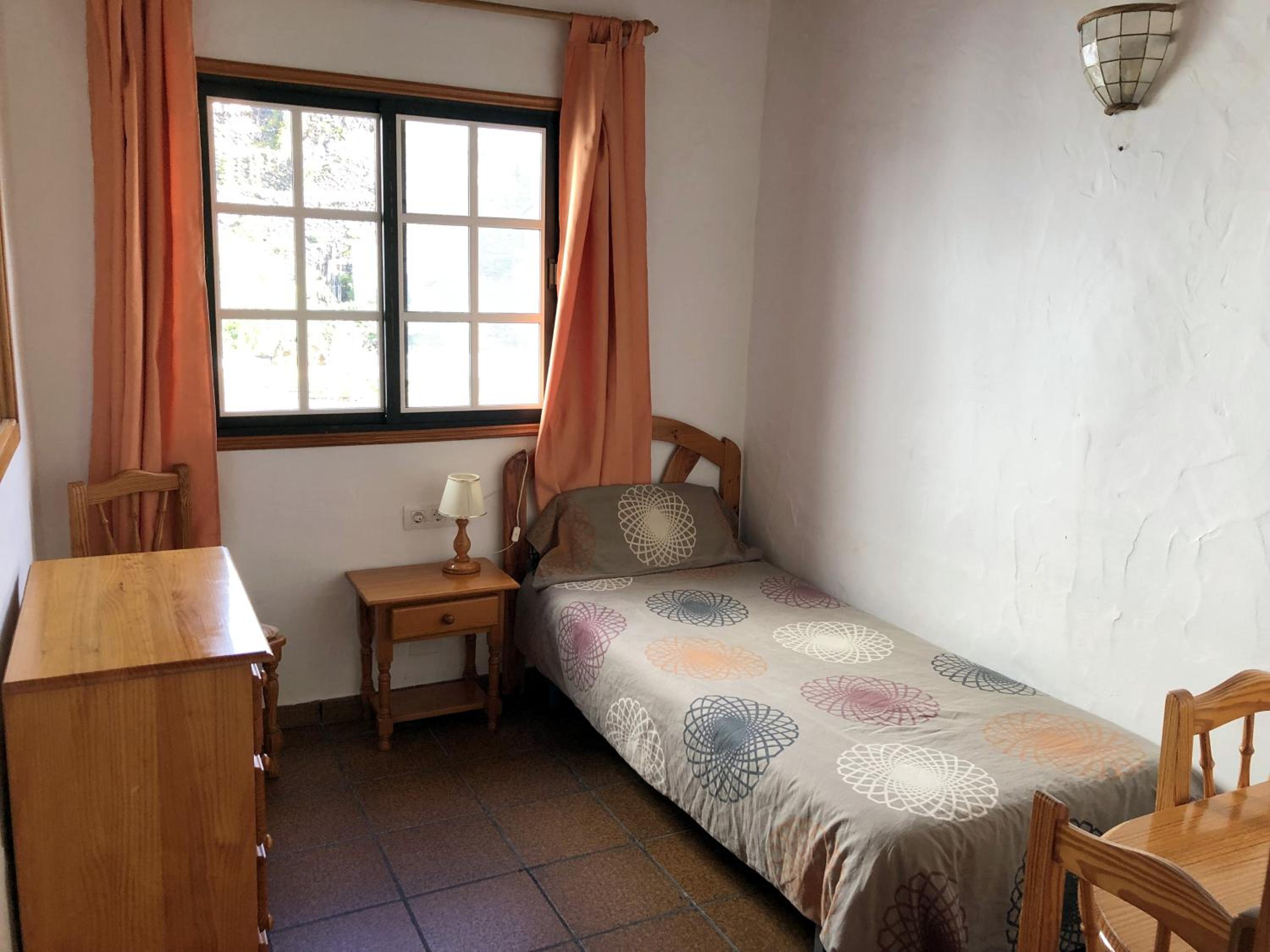Apartamento de dos habitaciones con terraza y vista al mar