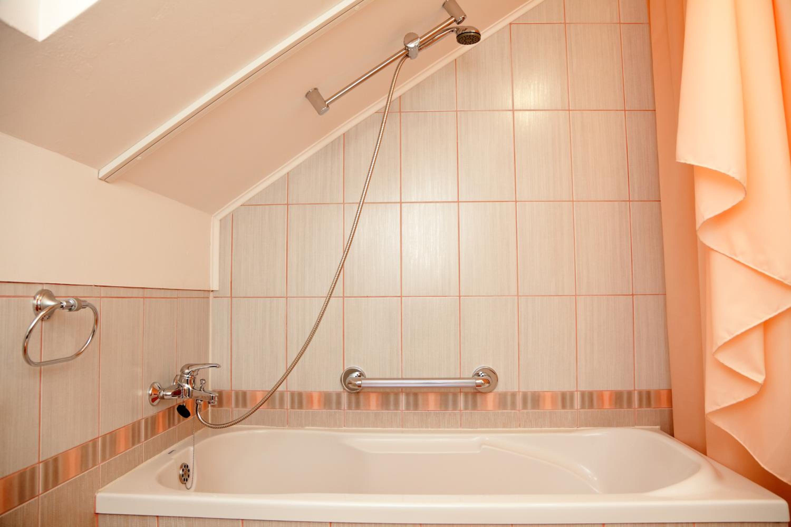 One-Bedroom Apartment - Photo 3