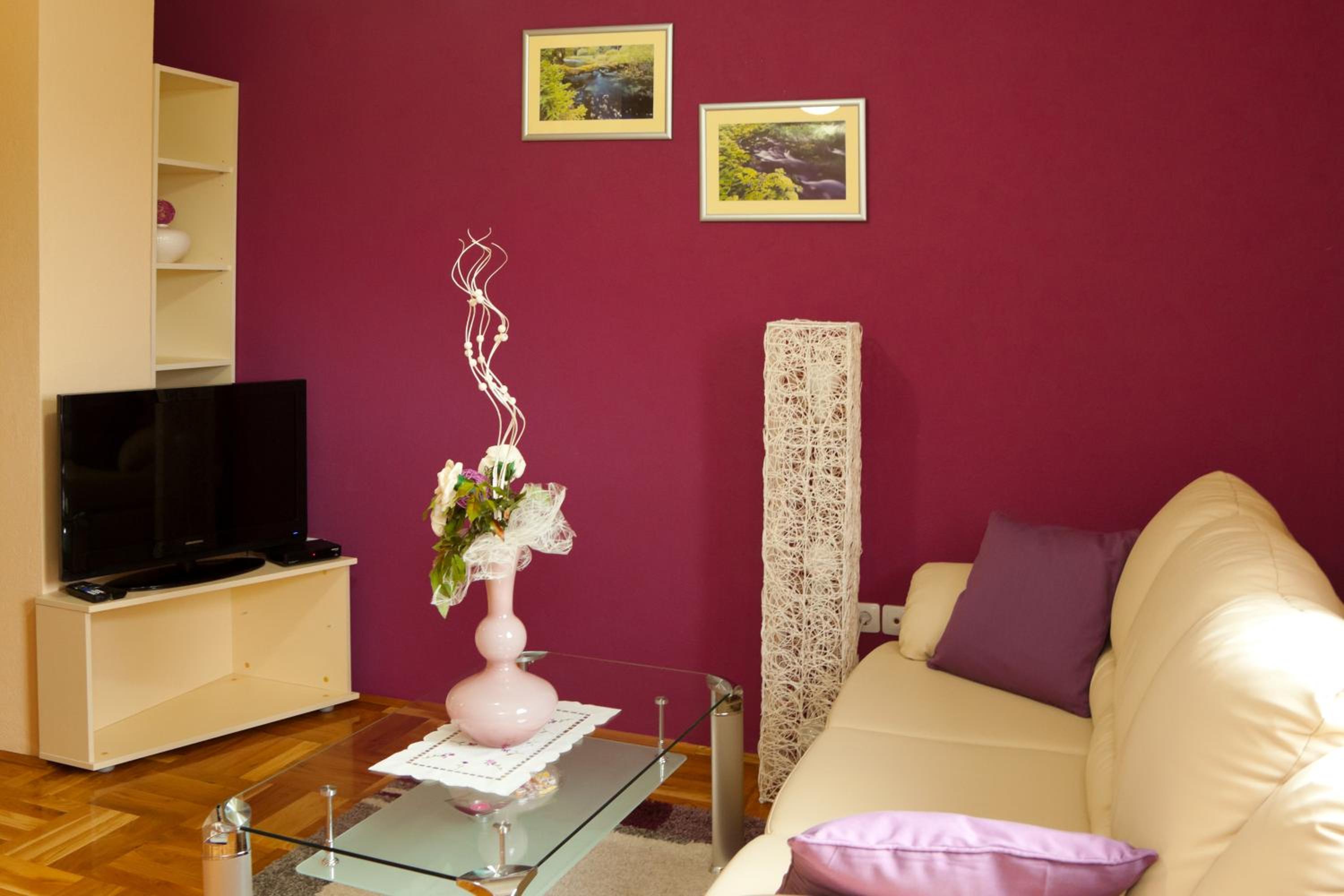 One-Bedroom Apartment - Photo 11