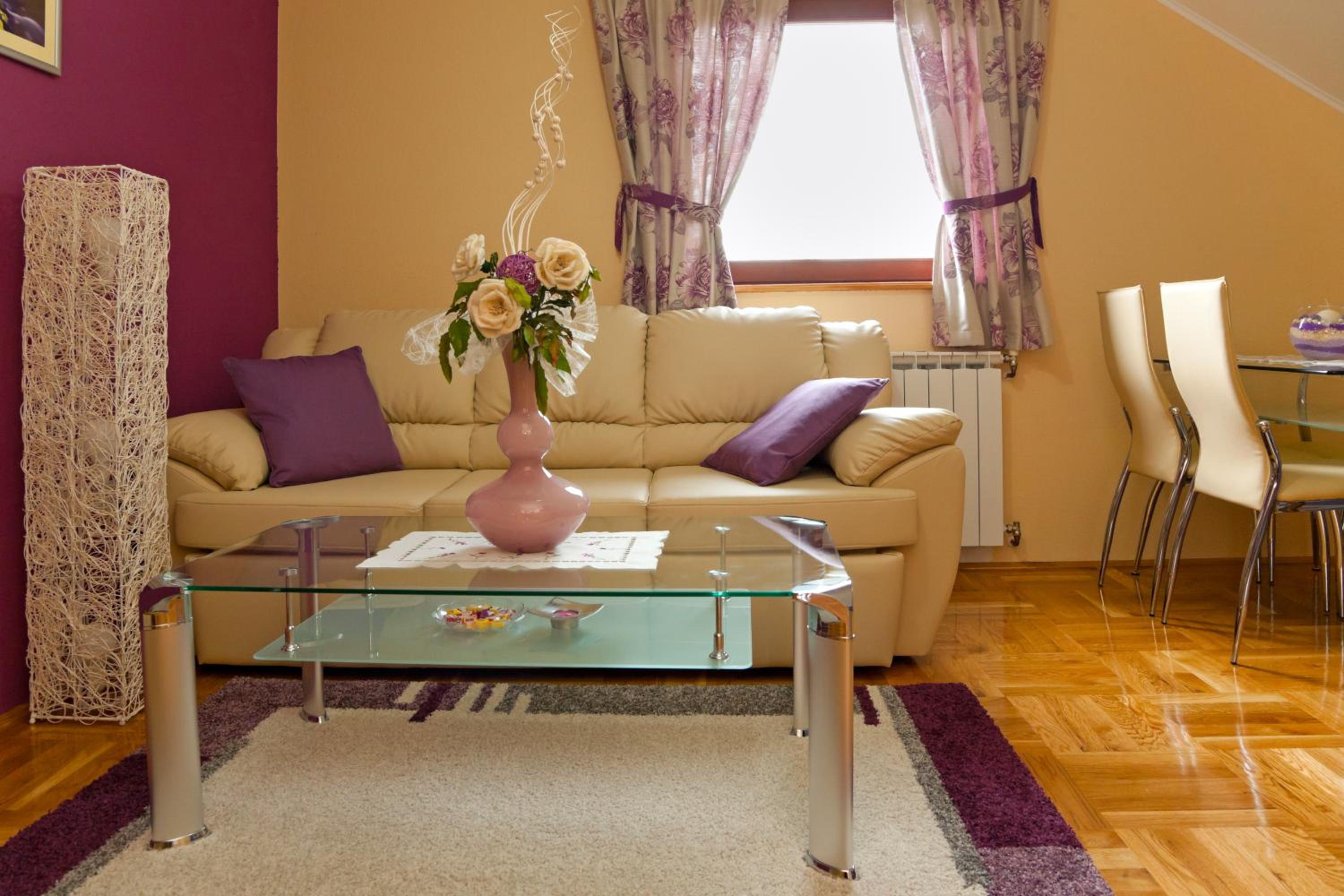 One-Bedroom Apartment - Photo 1