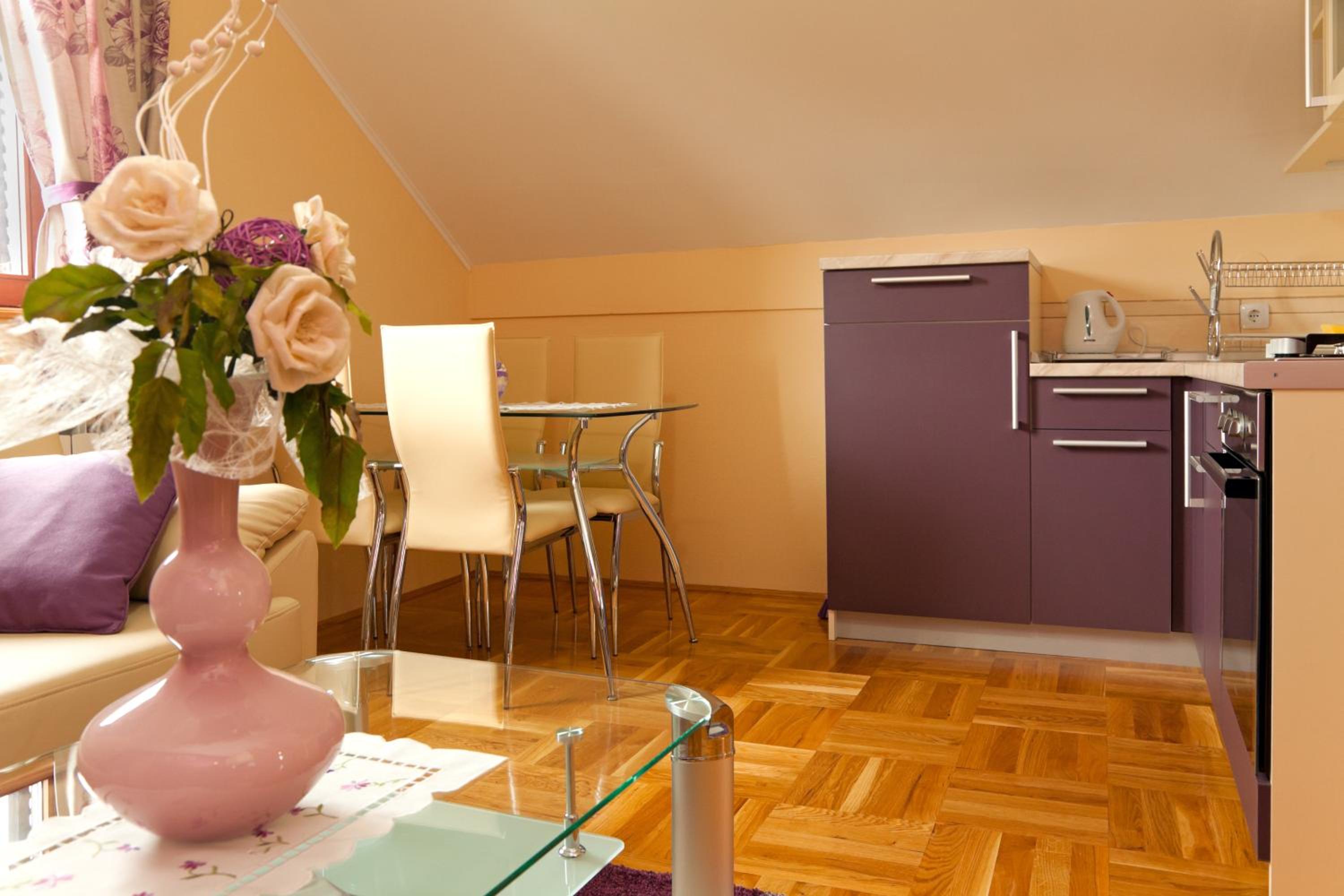 One-Bedroom Apartment - Photo 9
