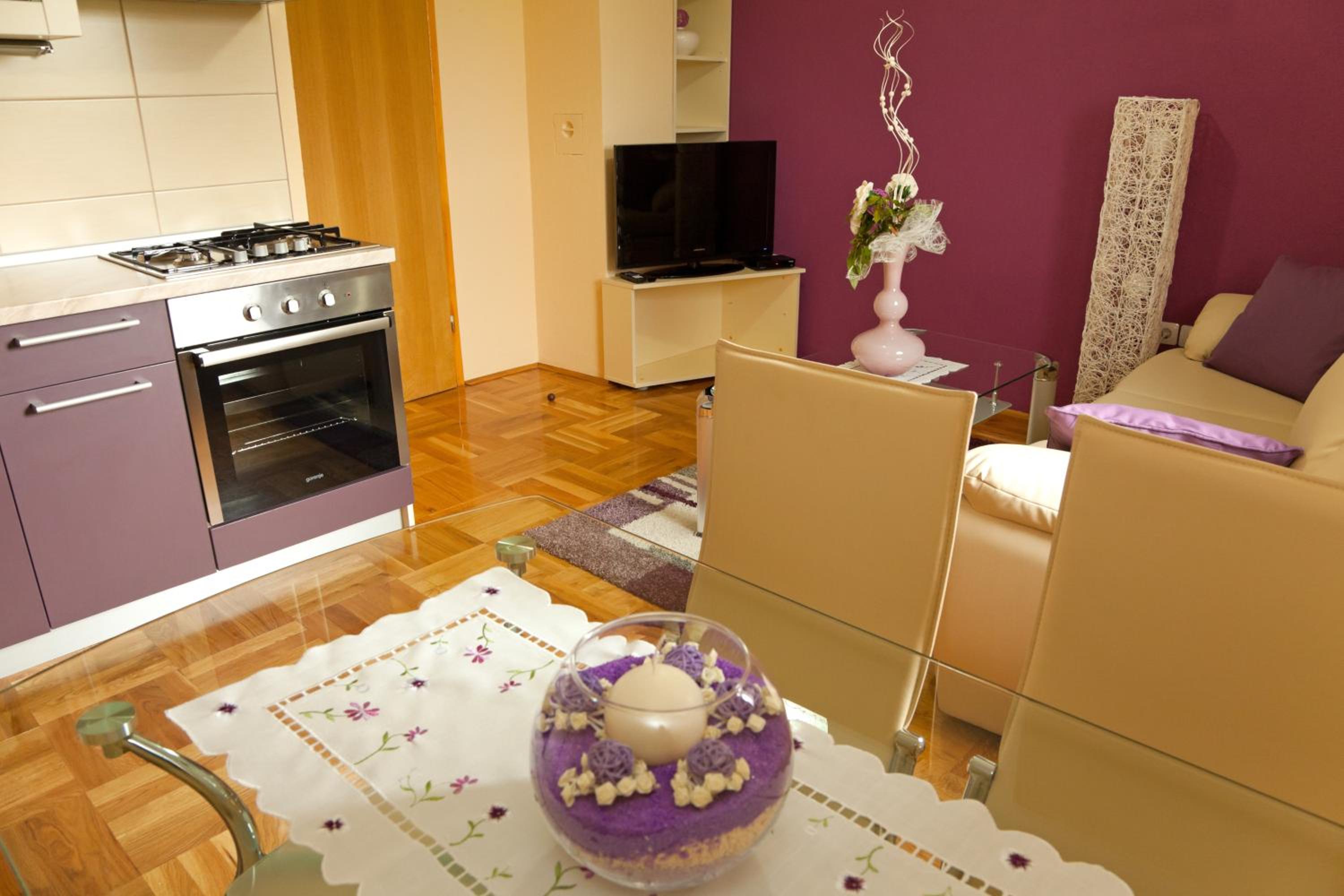 One-Bedroom Apartment - Photo 7