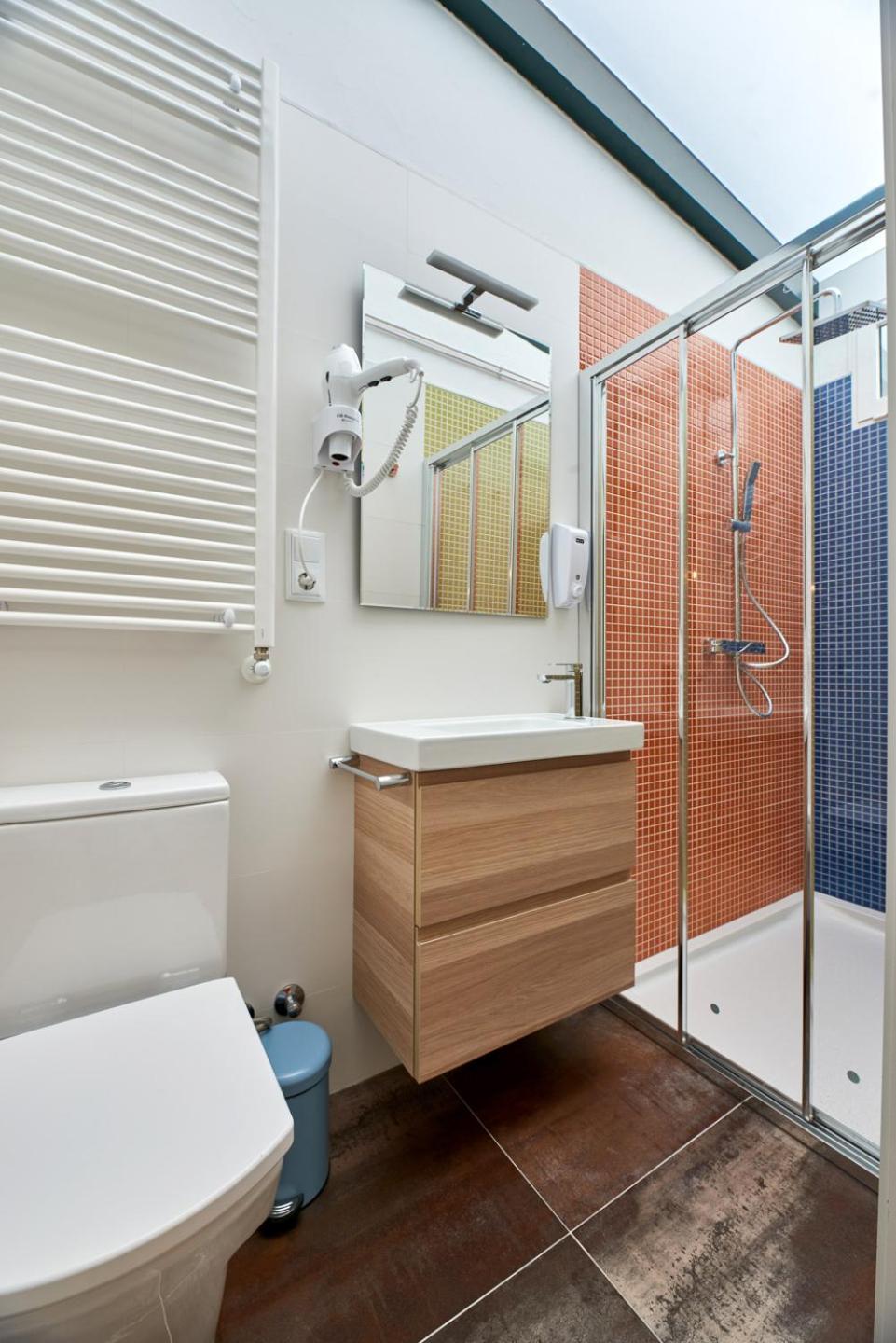 Two-Bedroom House - Photo 32