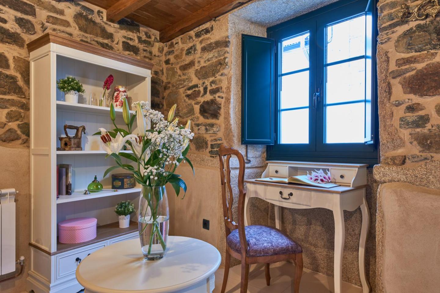 Two-Bedroom House - Photo 27