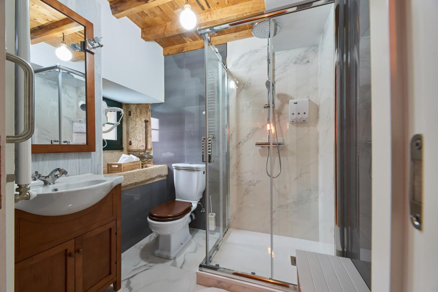 Two-Bedroom House - Photo 21