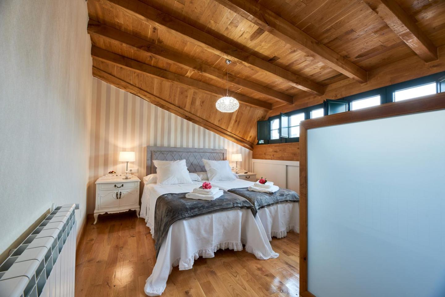 Two-Bedroom House - Photo 20