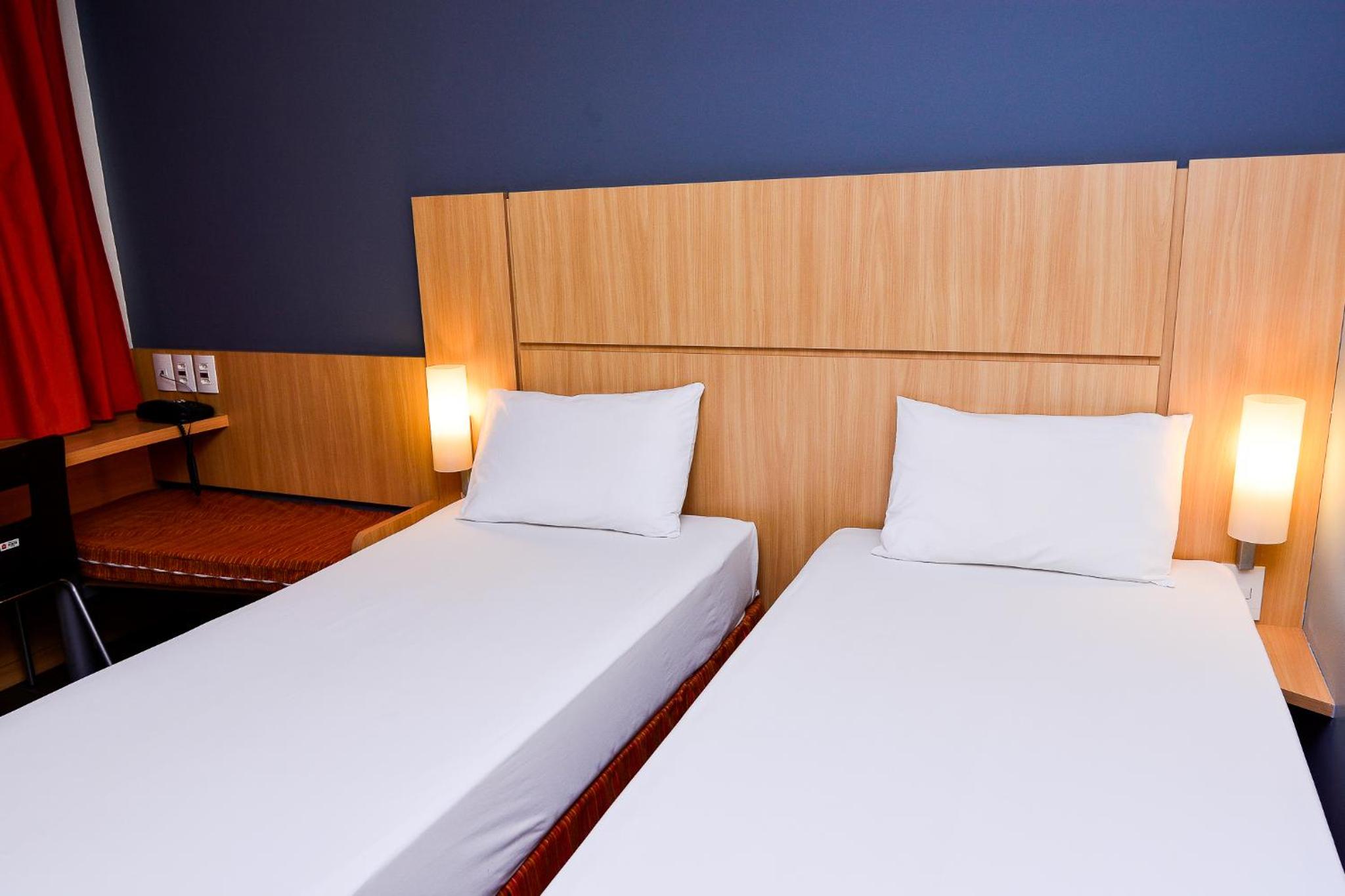 Standard Twin Room - Photo 4