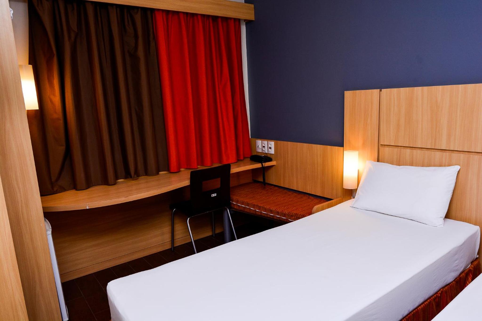 Standard Twin Room - Photo 3