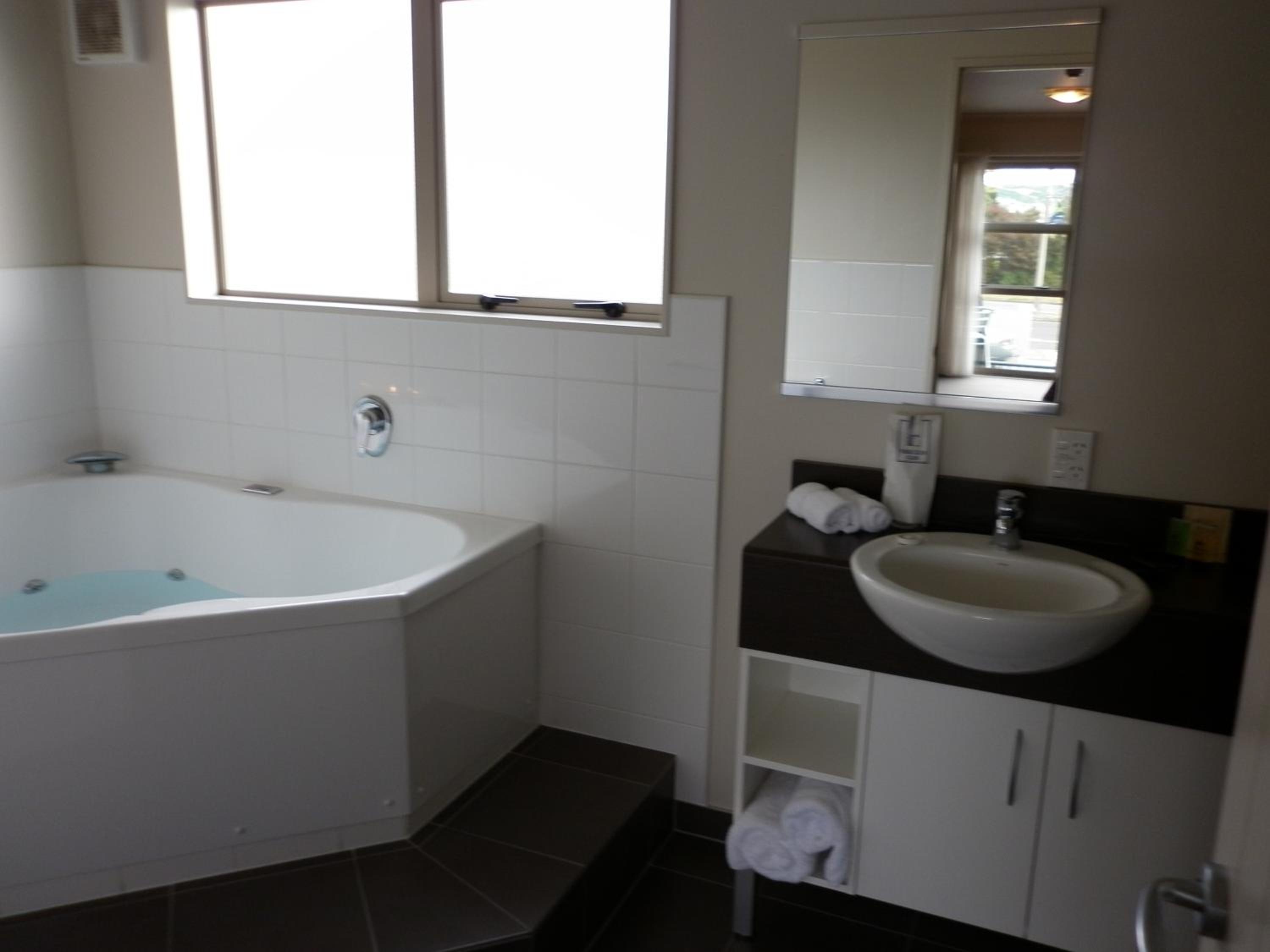 Executive Suite with Spa Bath - Photo 10