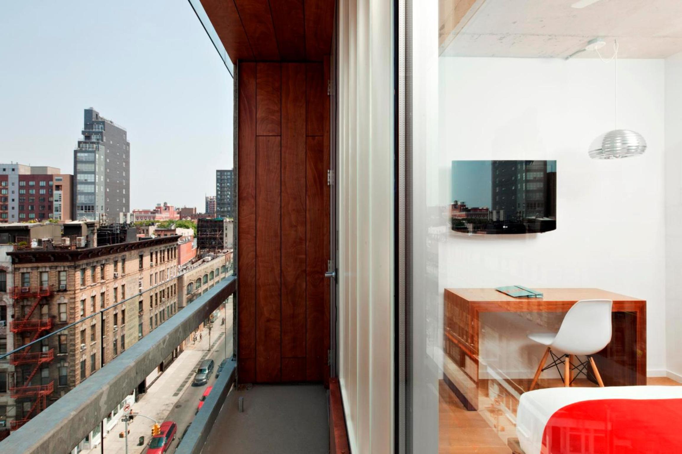 Superior Queen Room with Balcony