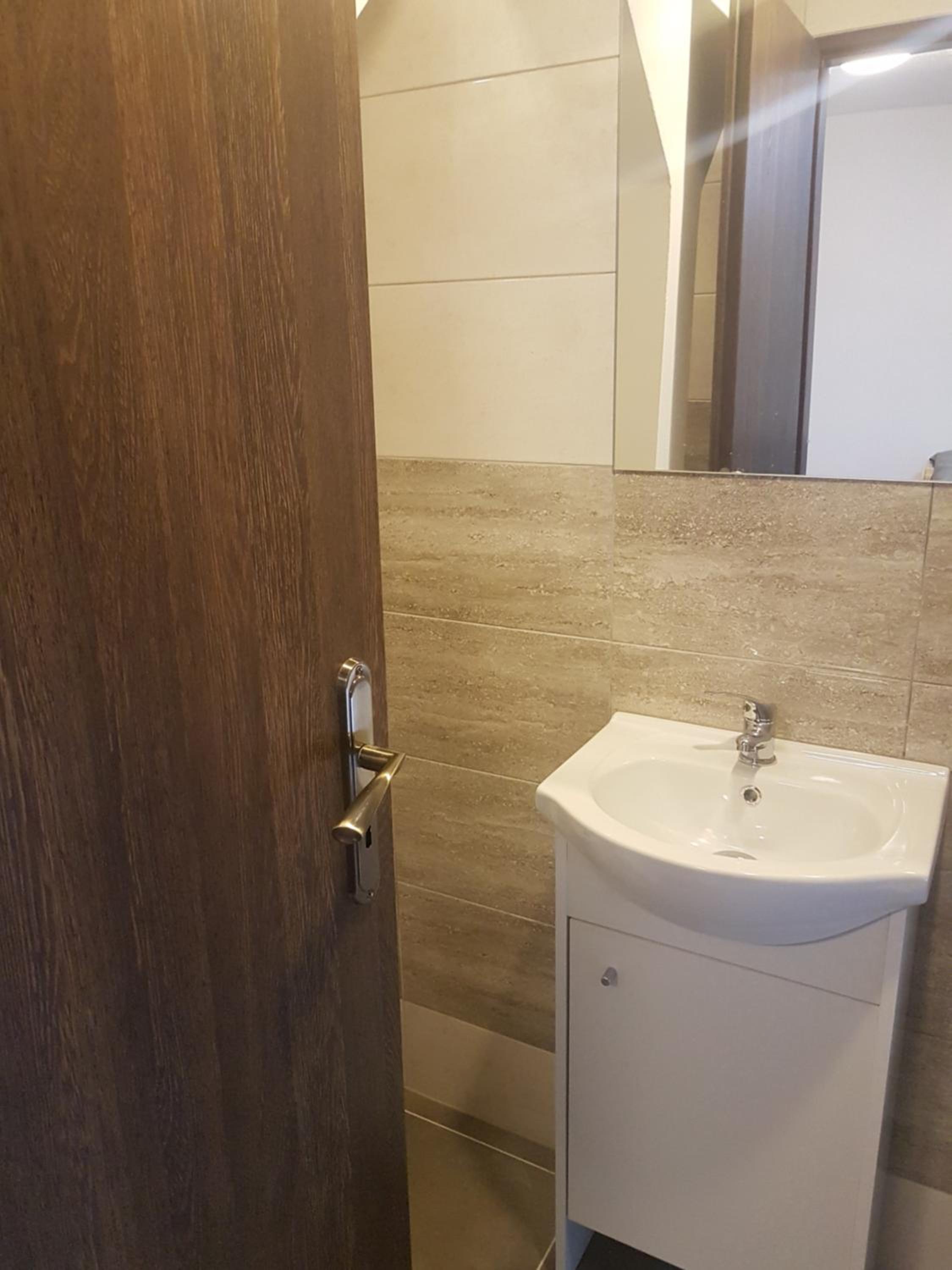 Double Room - Photo 6