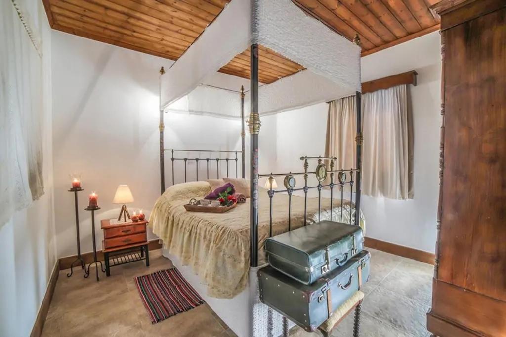 Three-Bedroom Holiday Home with Fireplace photo 3