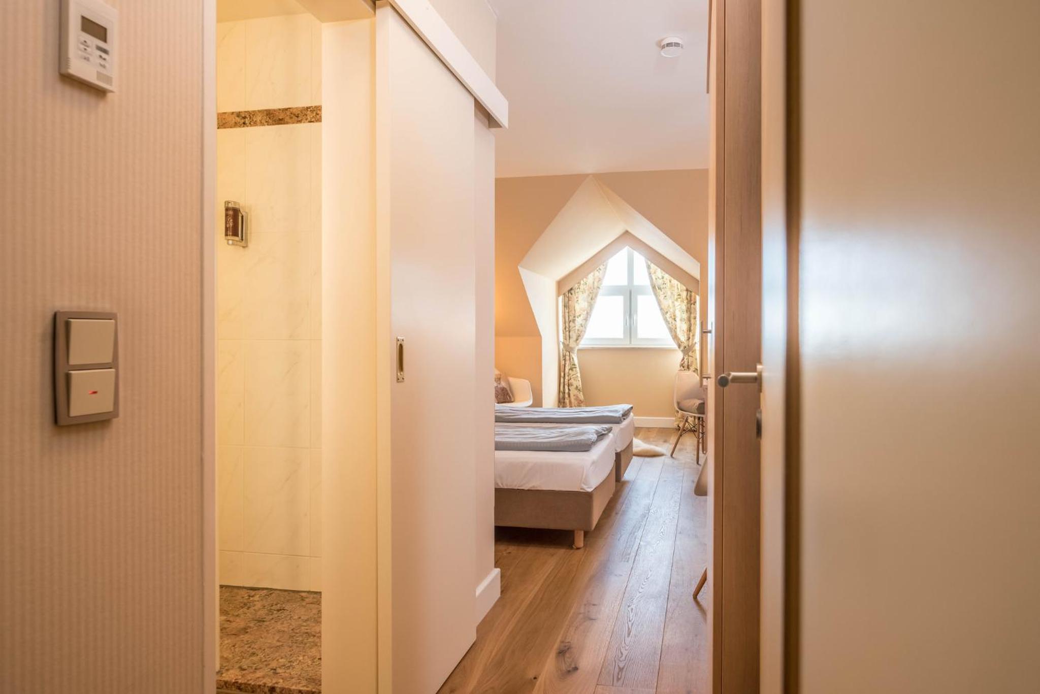 Standard Double Room with Lake View photo 2