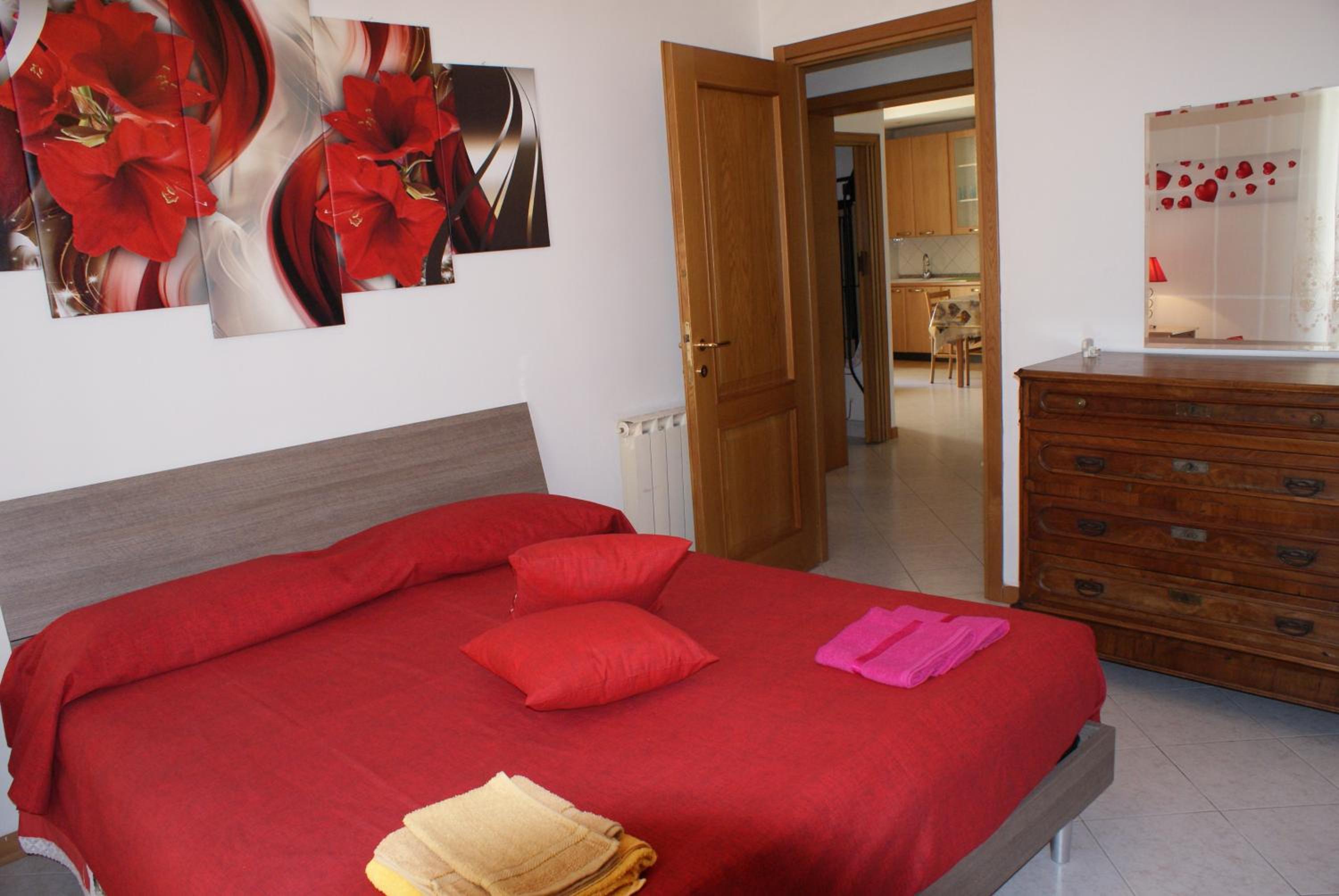 Two-Bedroom Apartment - Photo 31
