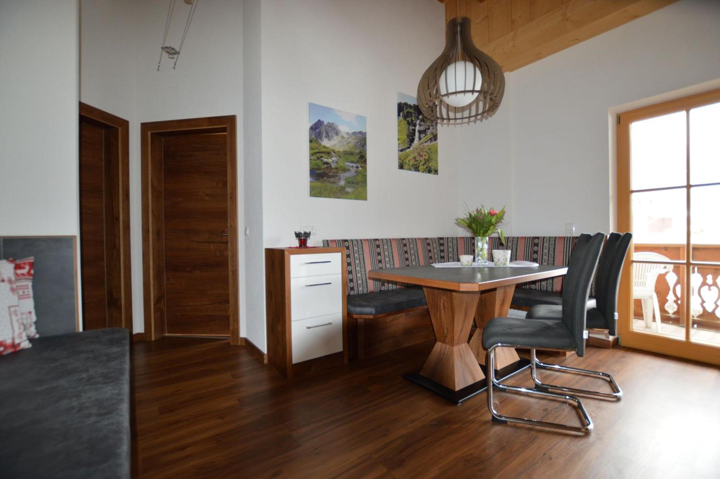 Two-Bedroom Apartment with Balcony photo 2