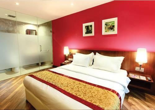 Deluxe King Room photo 3